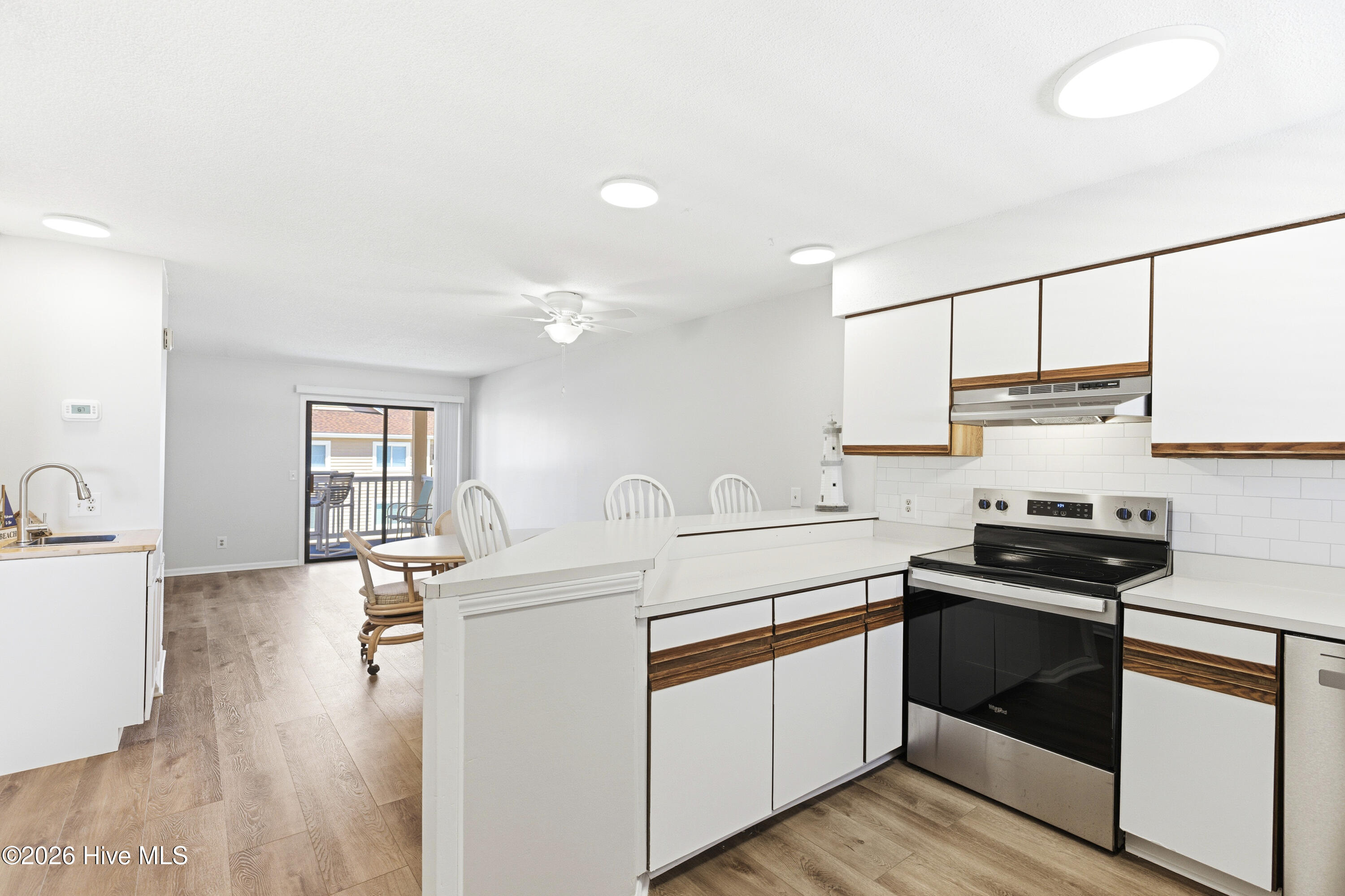 100567945 | Photo 22