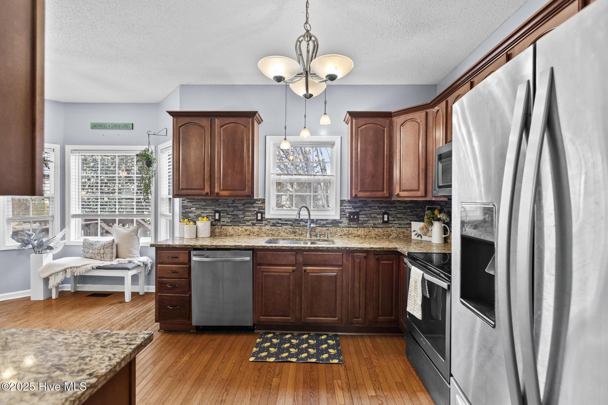 100546183 | Photo 22