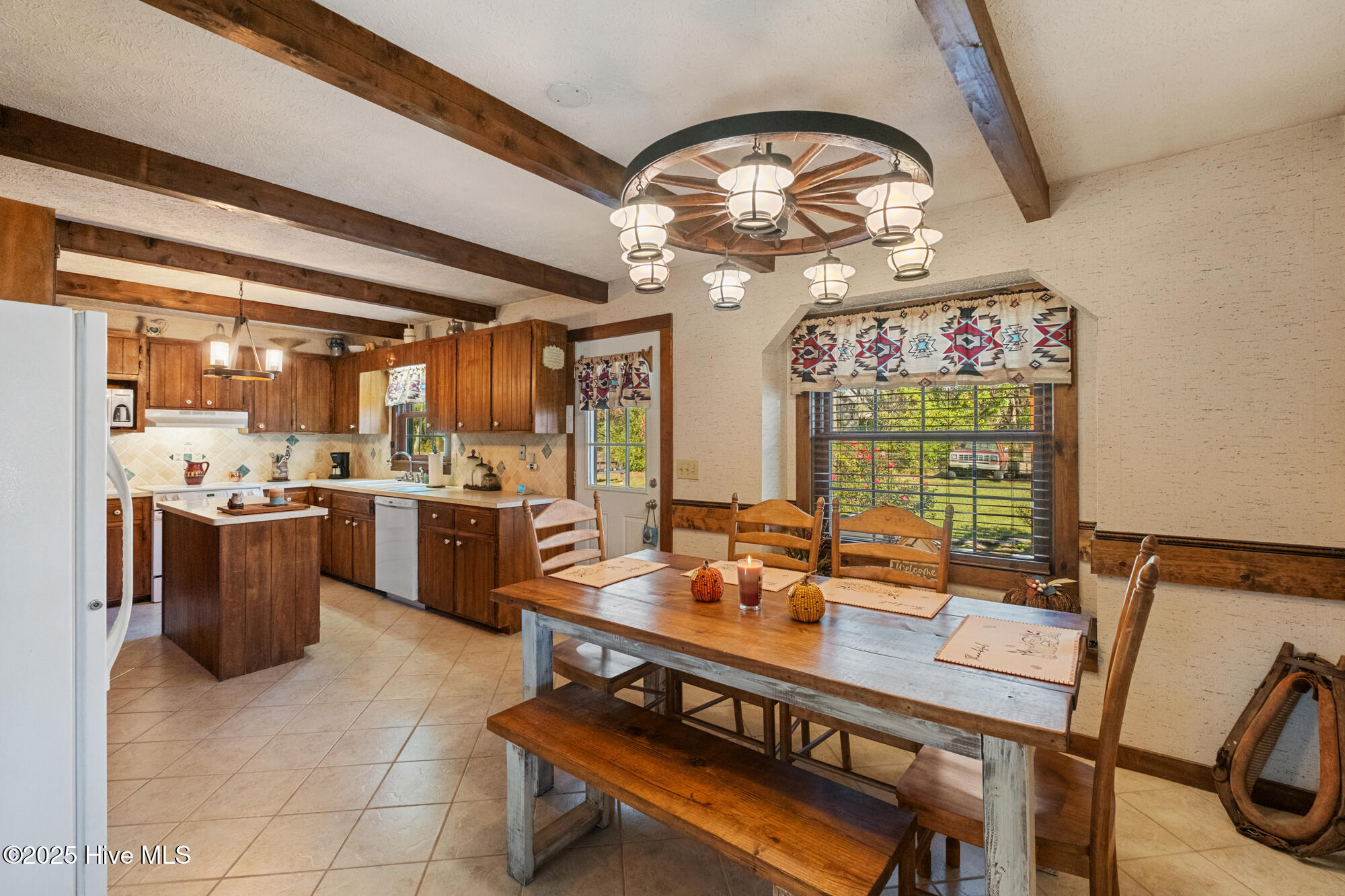 100542459 | Photo 25