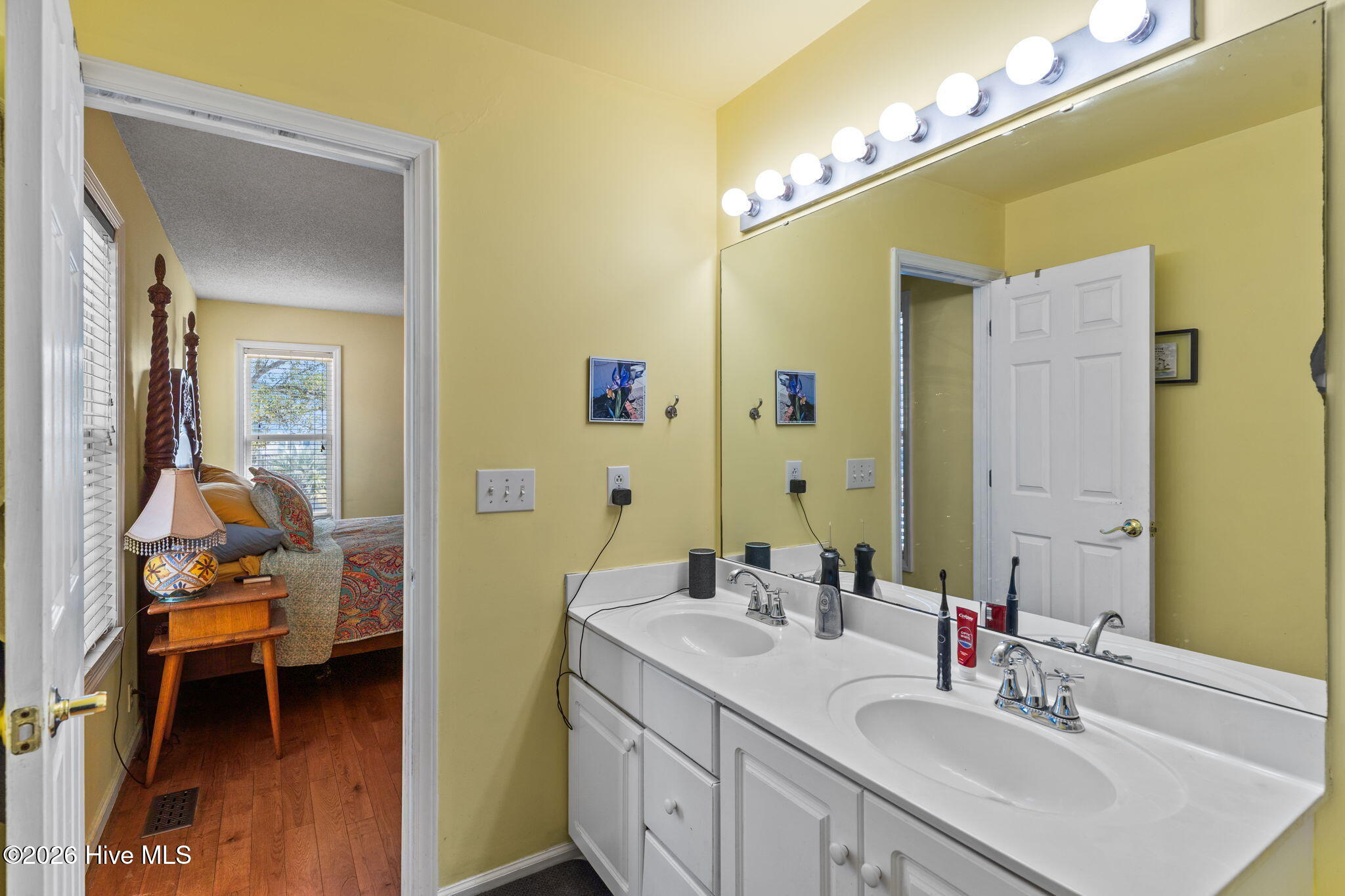 100564458 | Photo 37