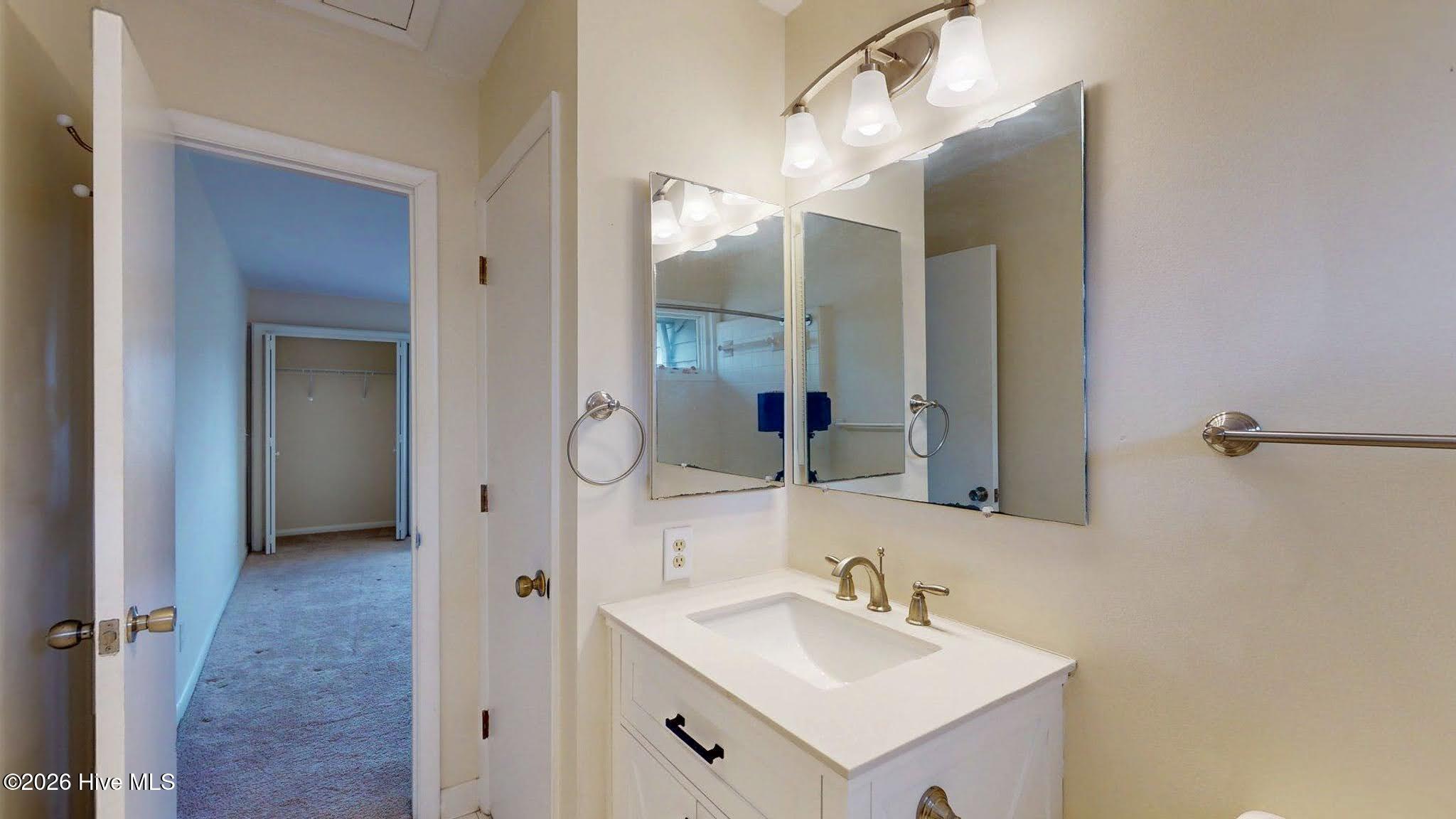 100561610 | Photo 29