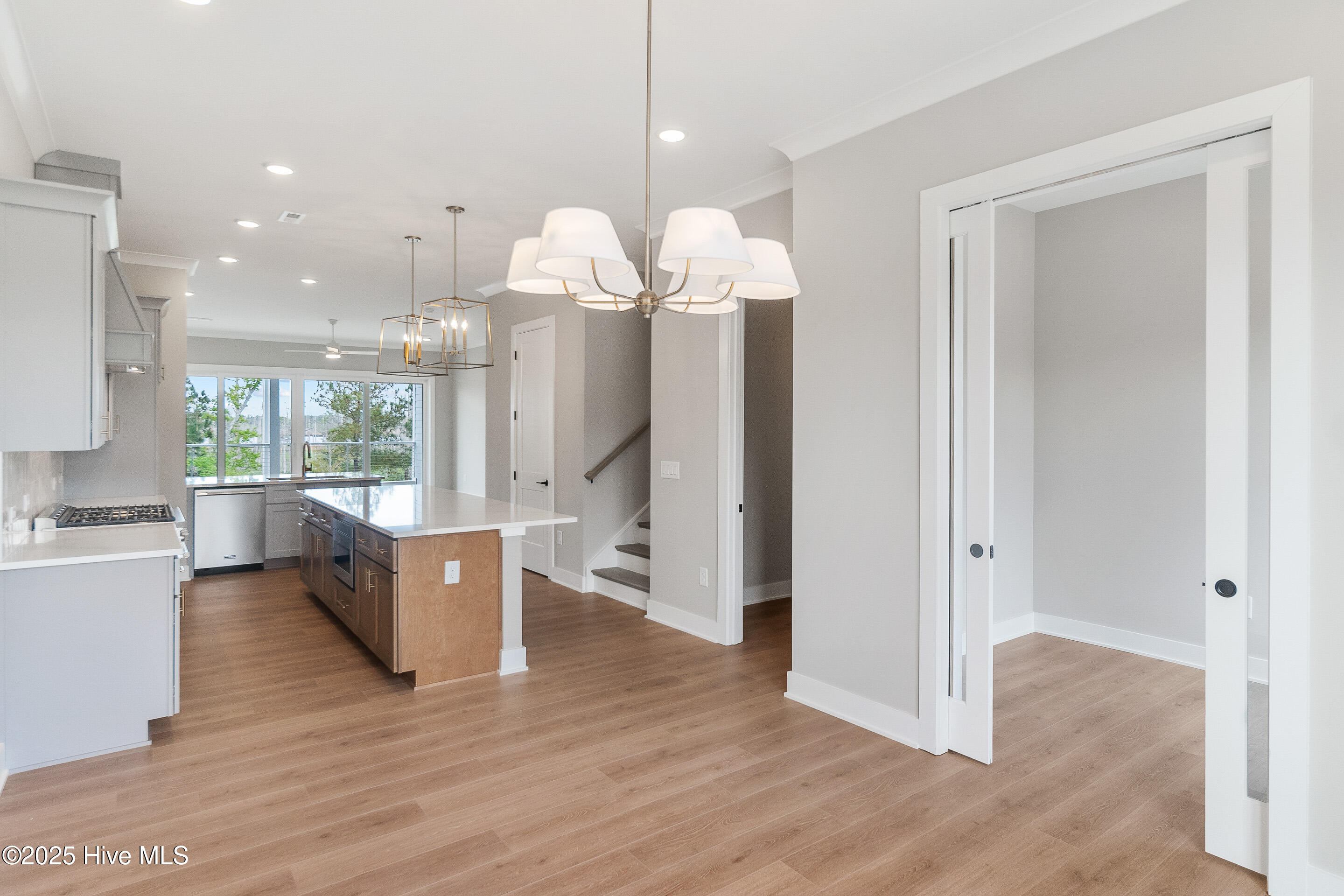 100454481 | Photo 13