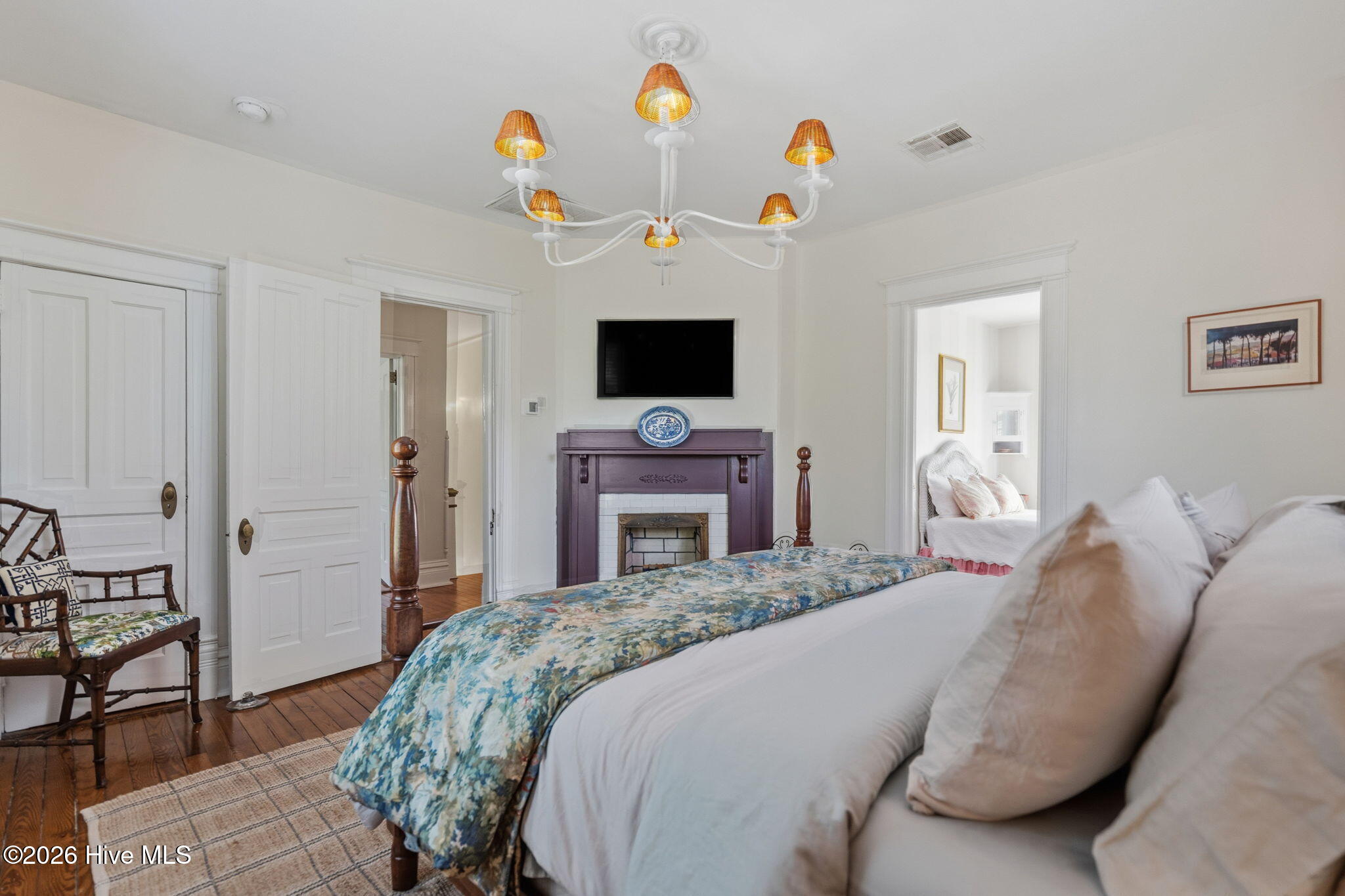 100566277 | Photo 21