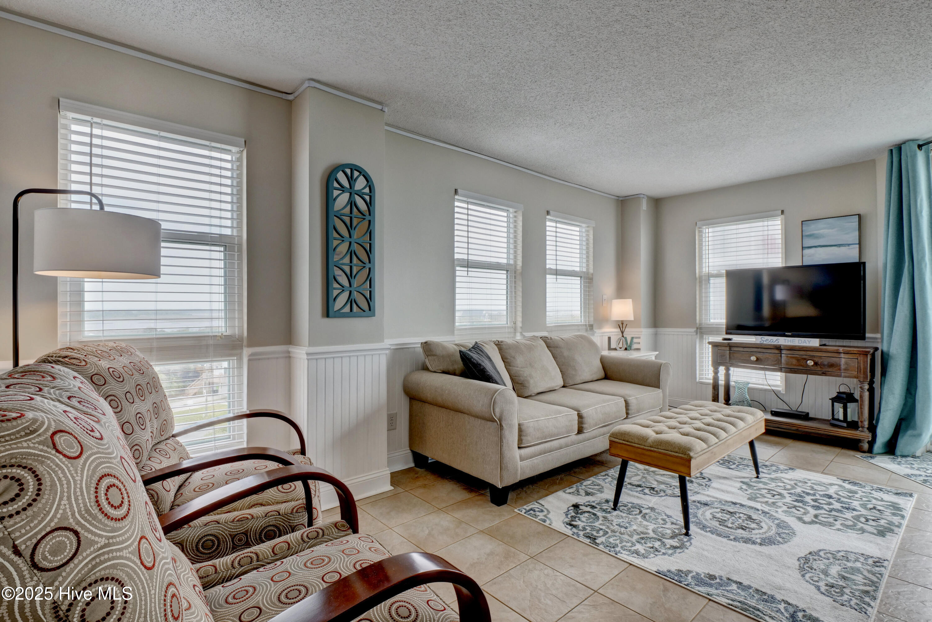 100521283 | Photo 12