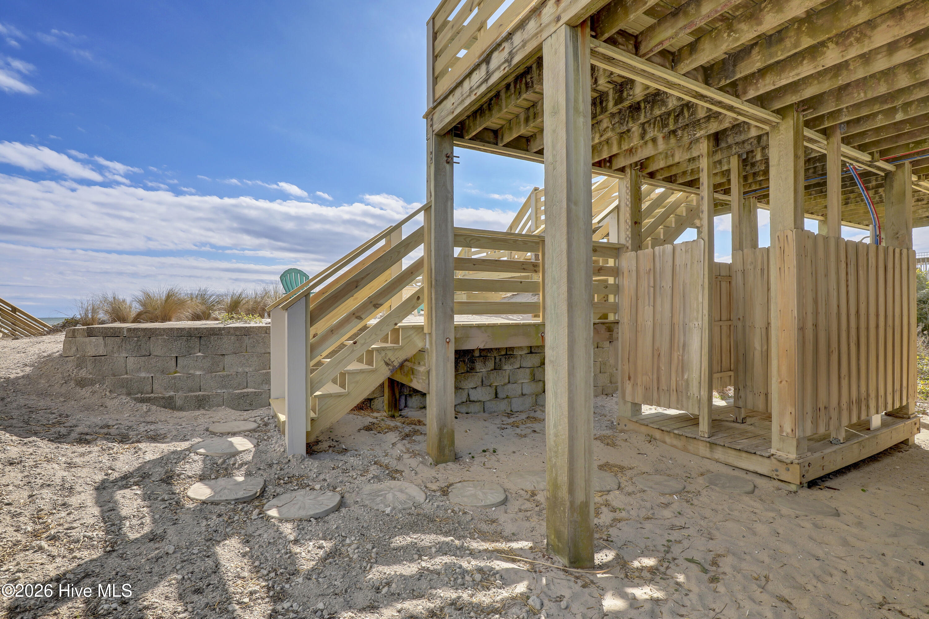 100551936 | Photo 16