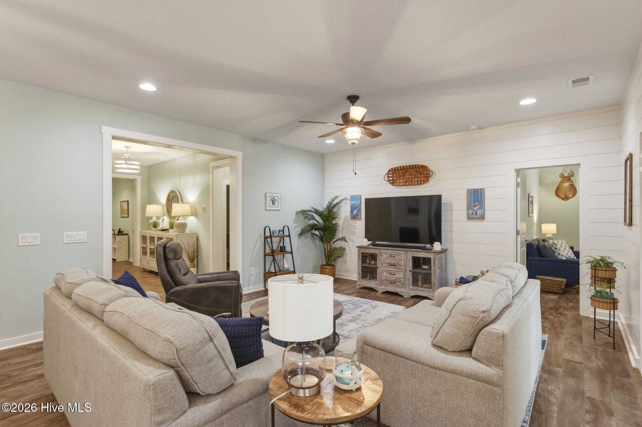 100560702 | Photo 32