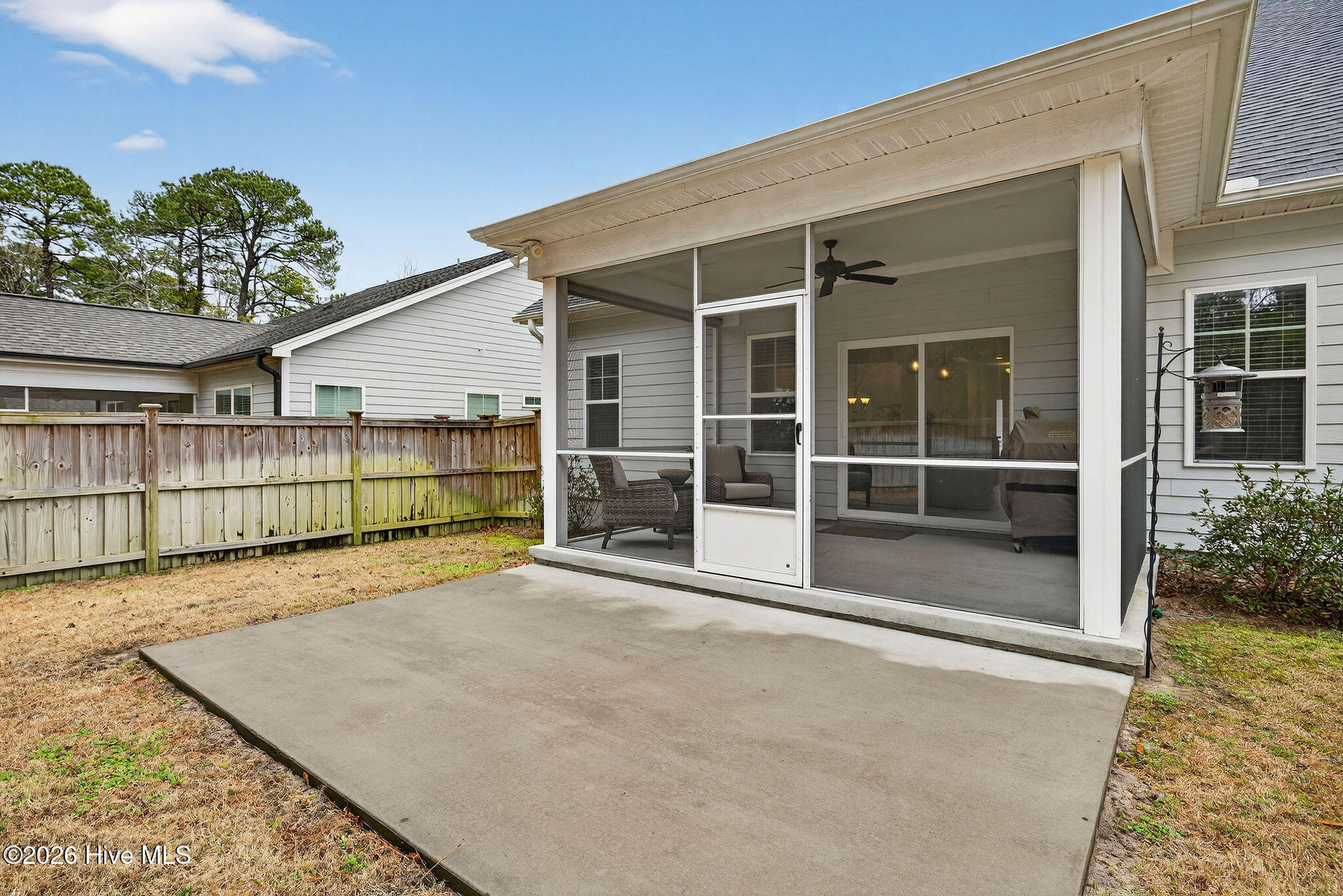 100557170 | Photo 12