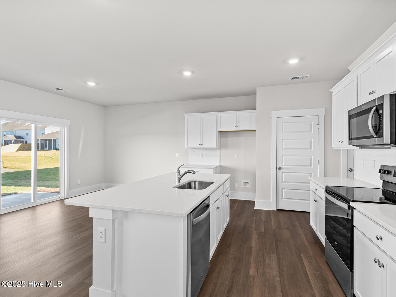 100520555 | Photo 11