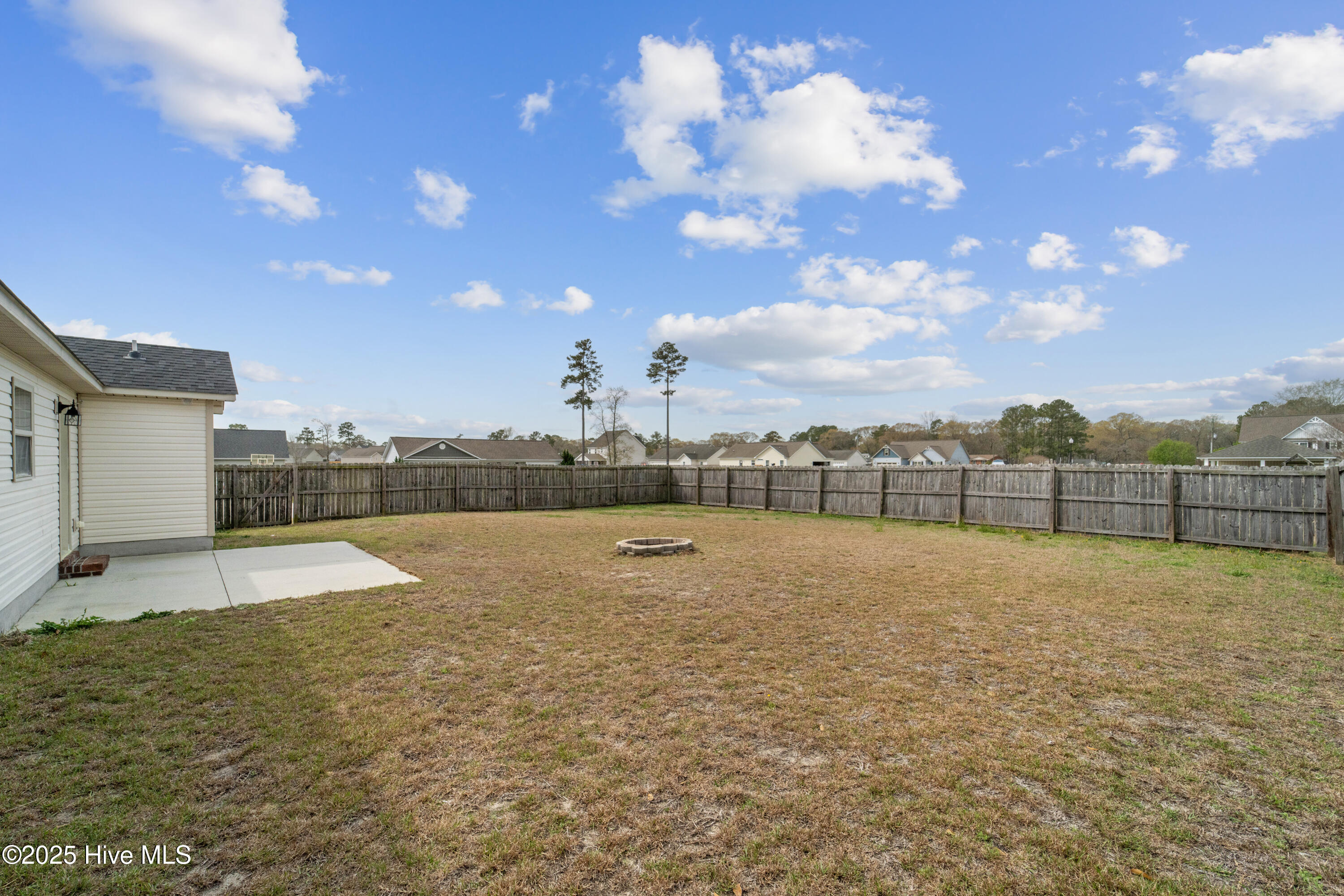 100562763 | Photo 17