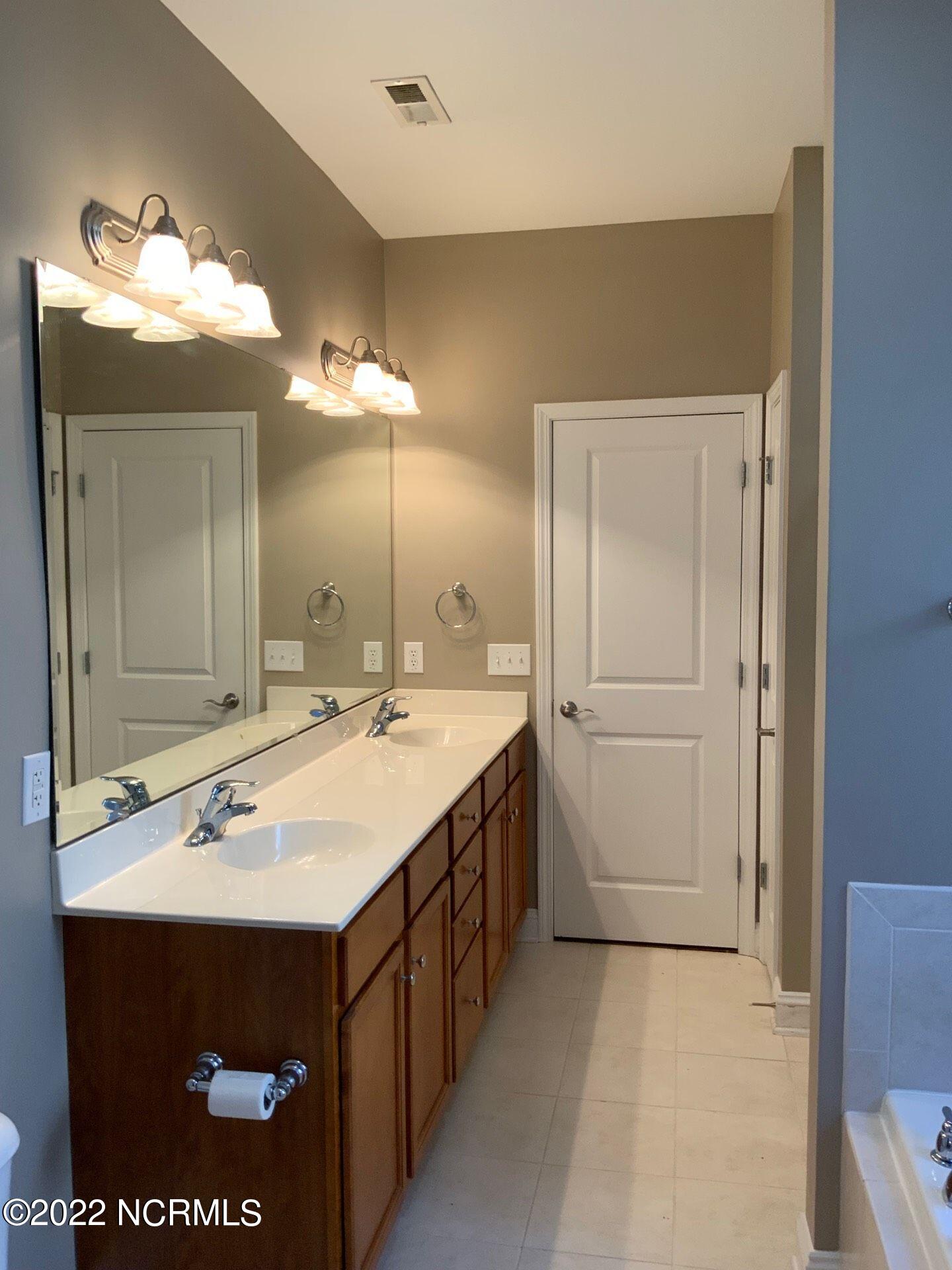 100549092 | Photo 12