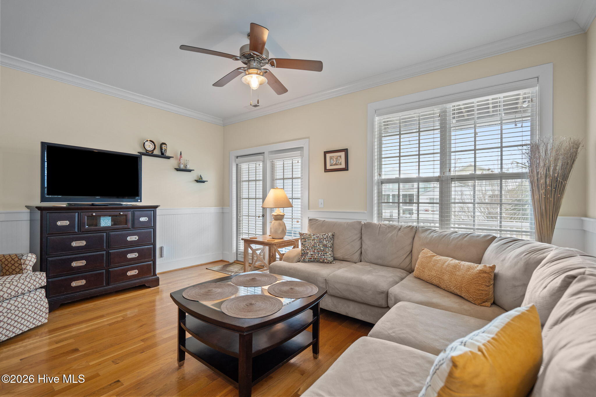 100561147 | Photo 23