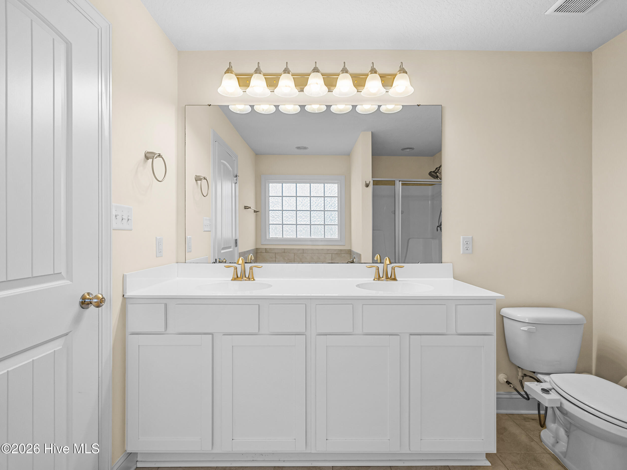 100567423 | Photo 33