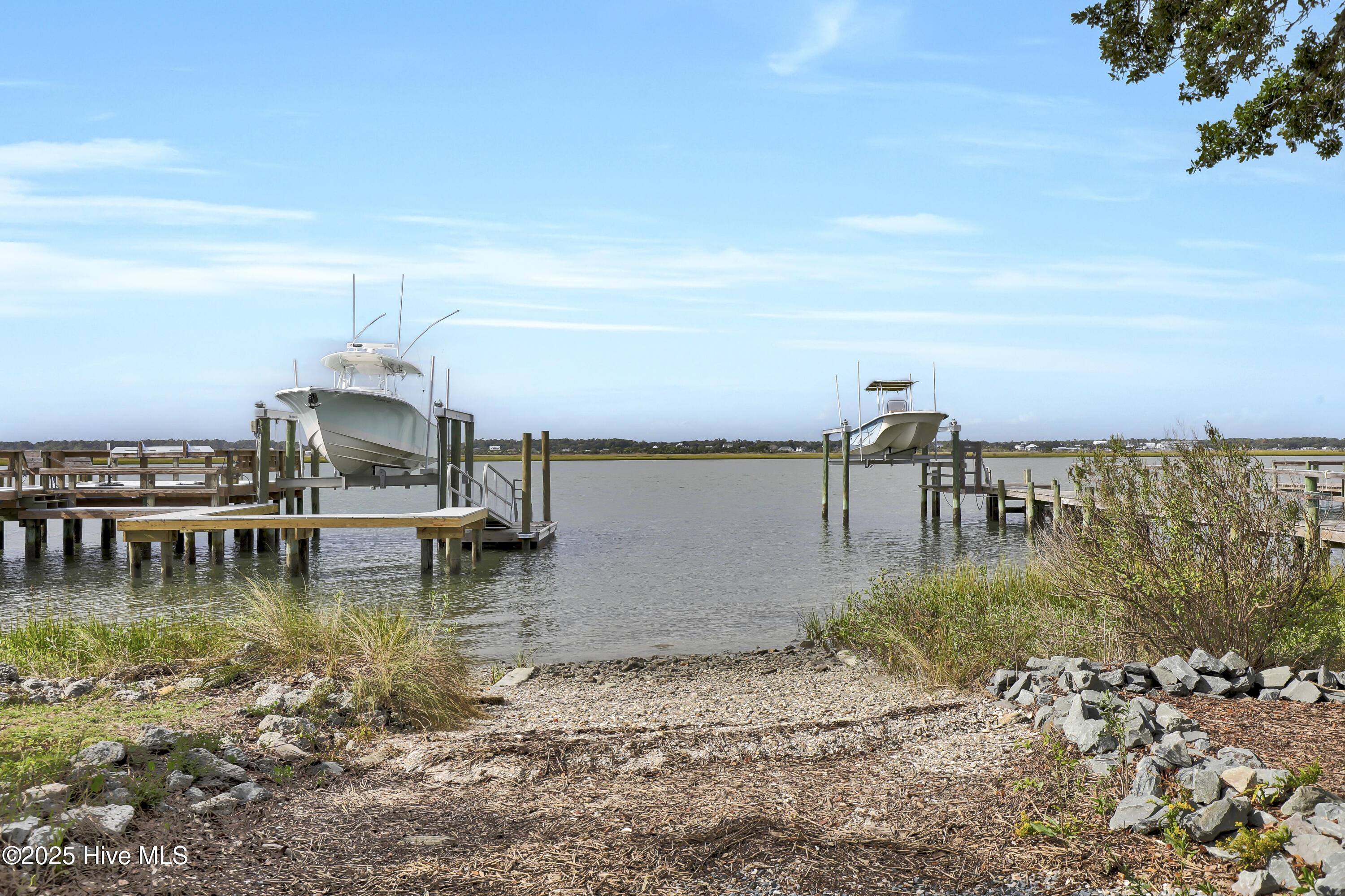 100535648 | Photo 34