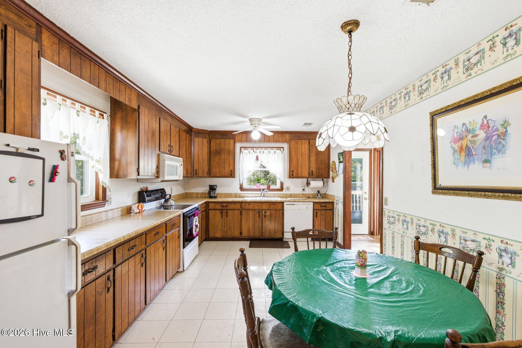 100564189 | Photo 25