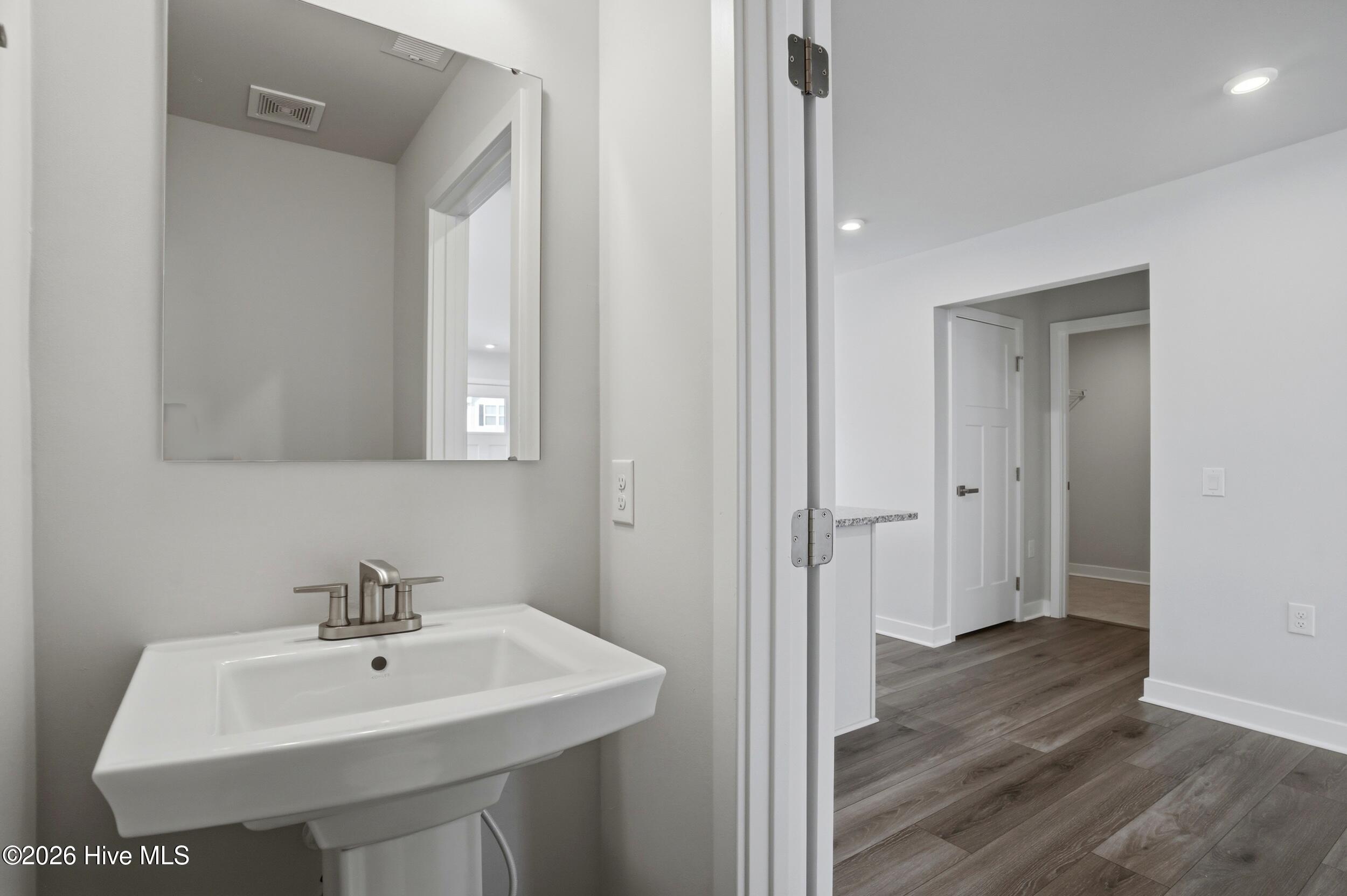 100559219 | Photo 11