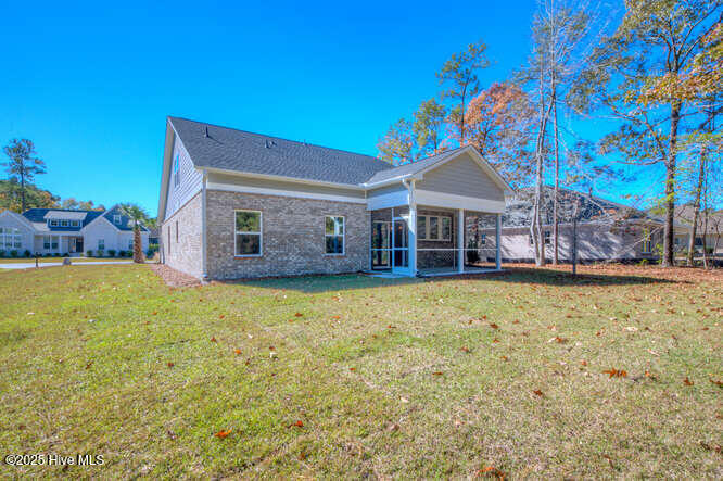 100540645 | Photo 35