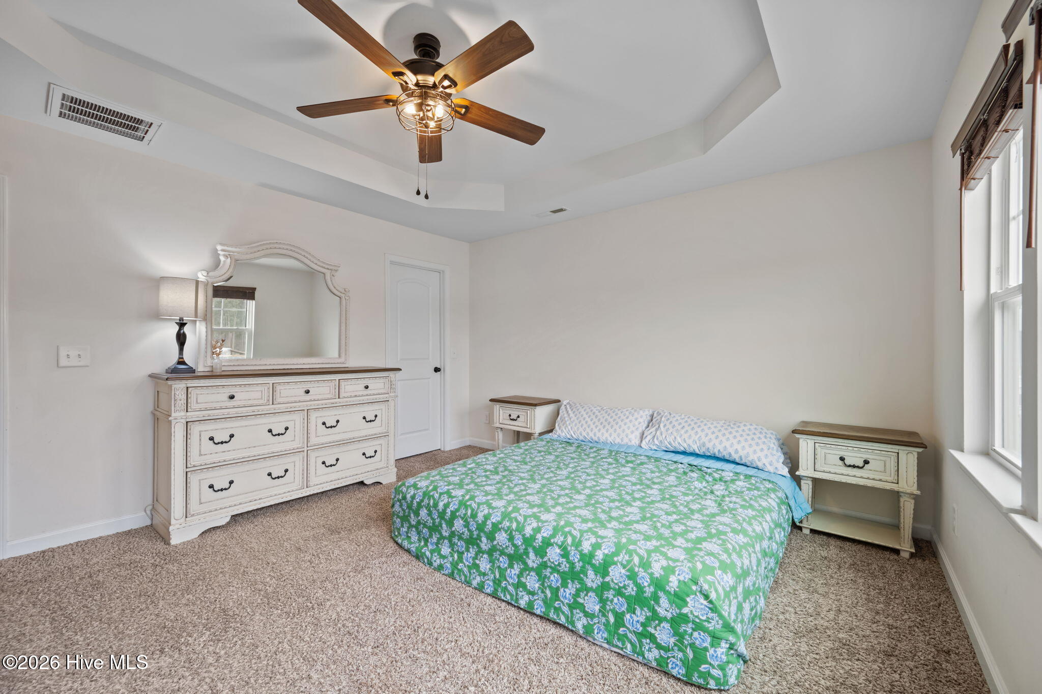 100557643 | Photo 25