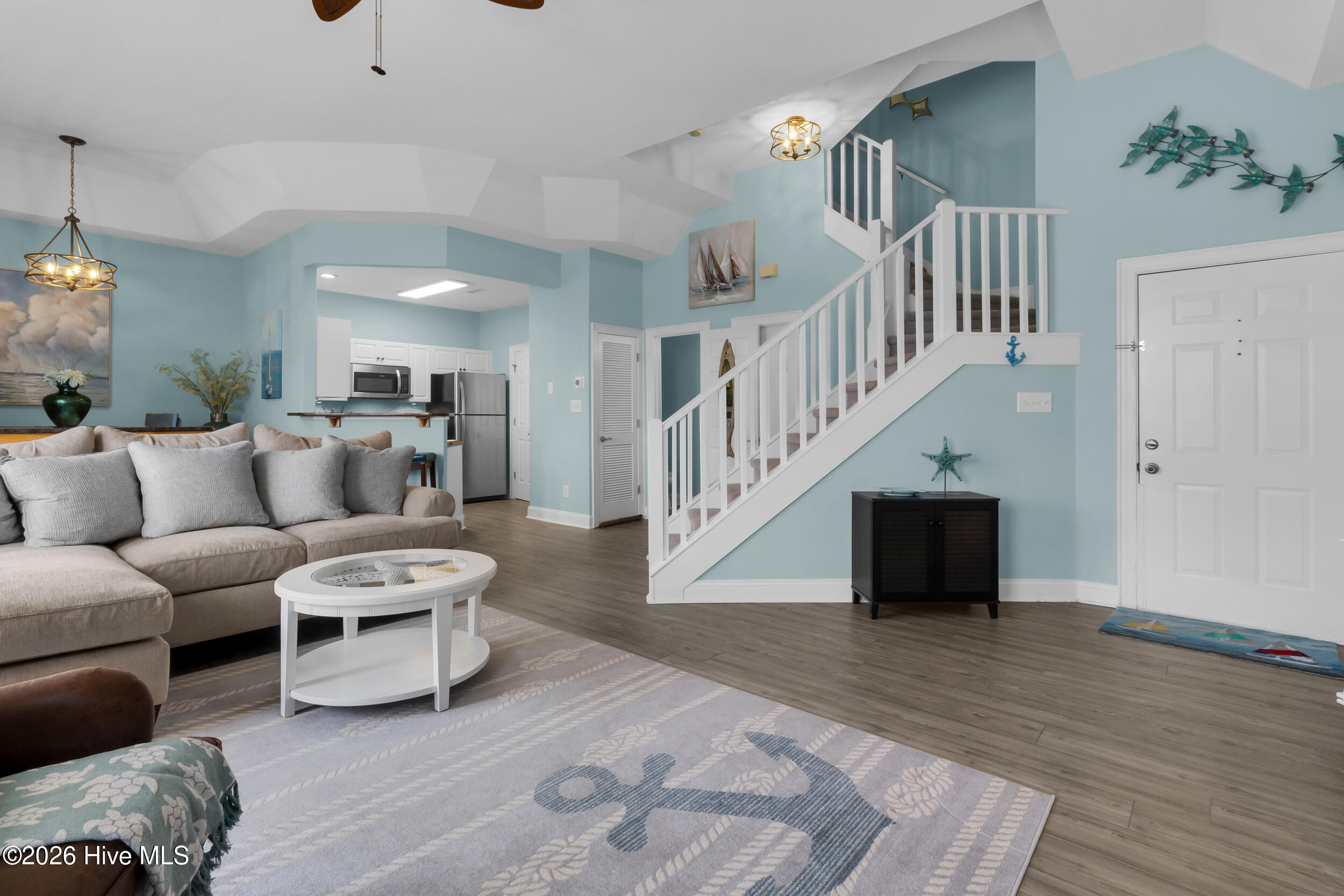 100557933 | Photo 15