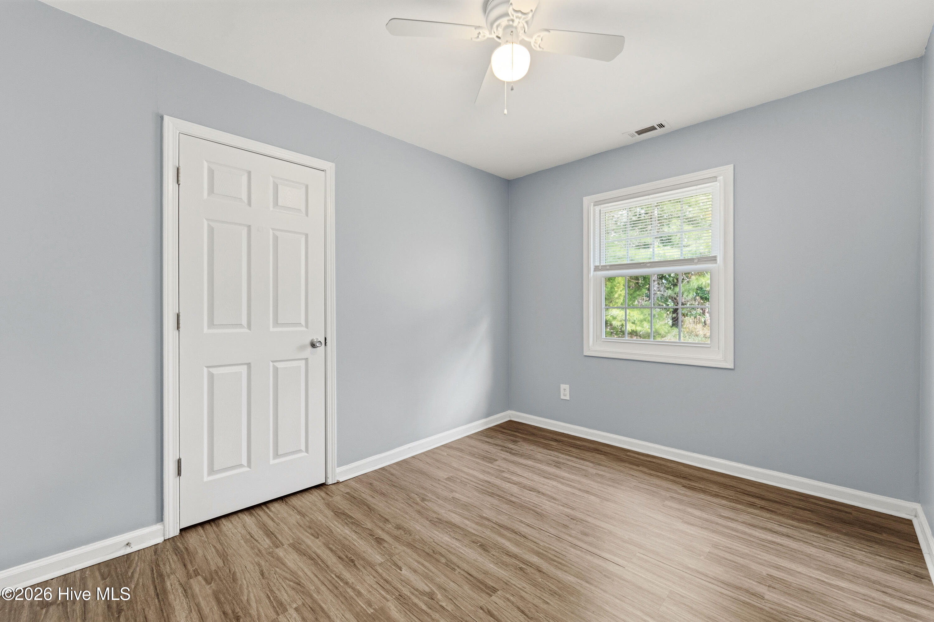 100557245 | Photo 23