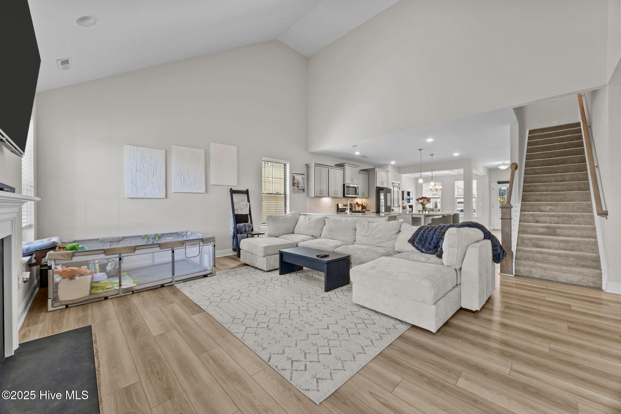 100522183 | Photo 11