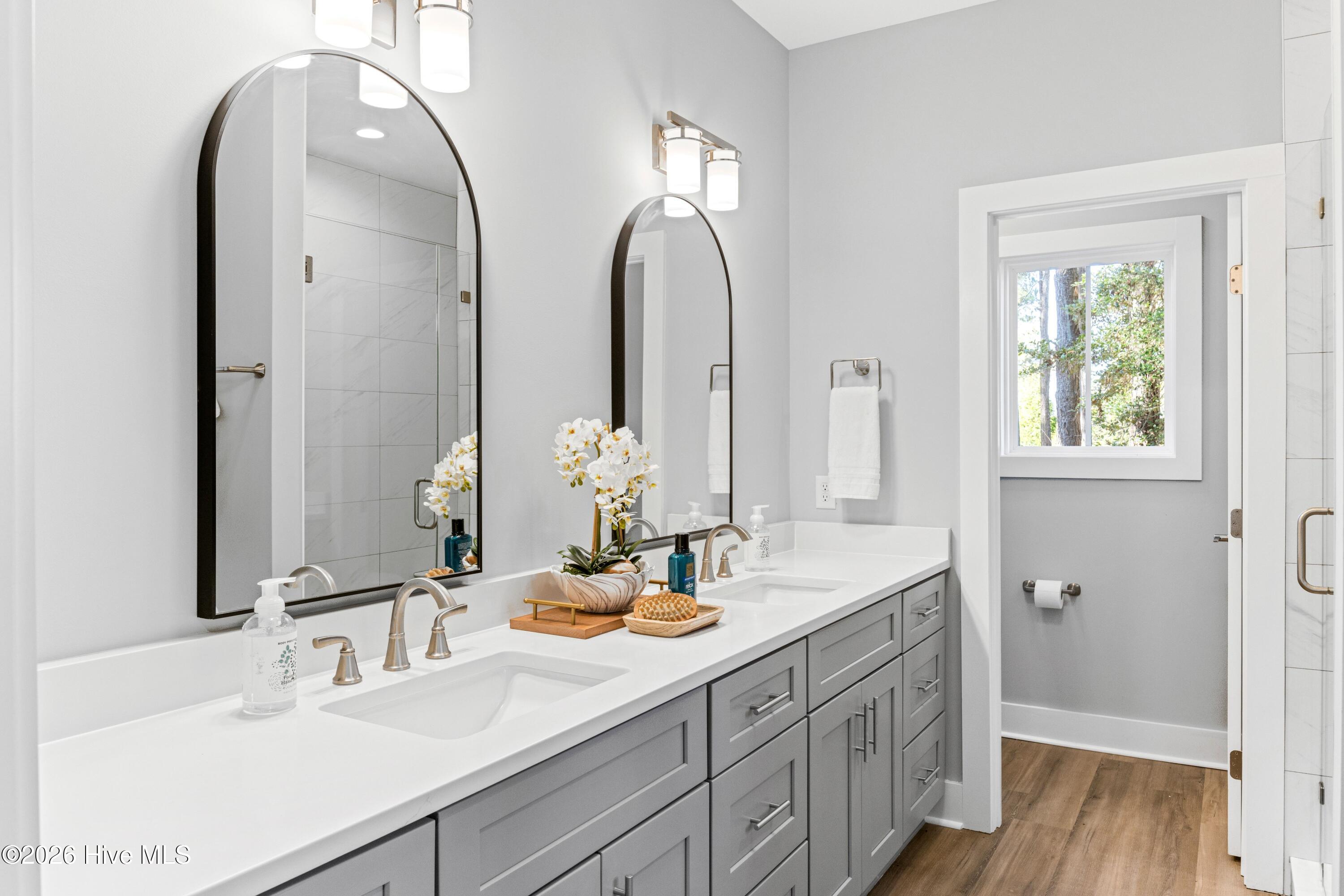 100547526 | Photo 24