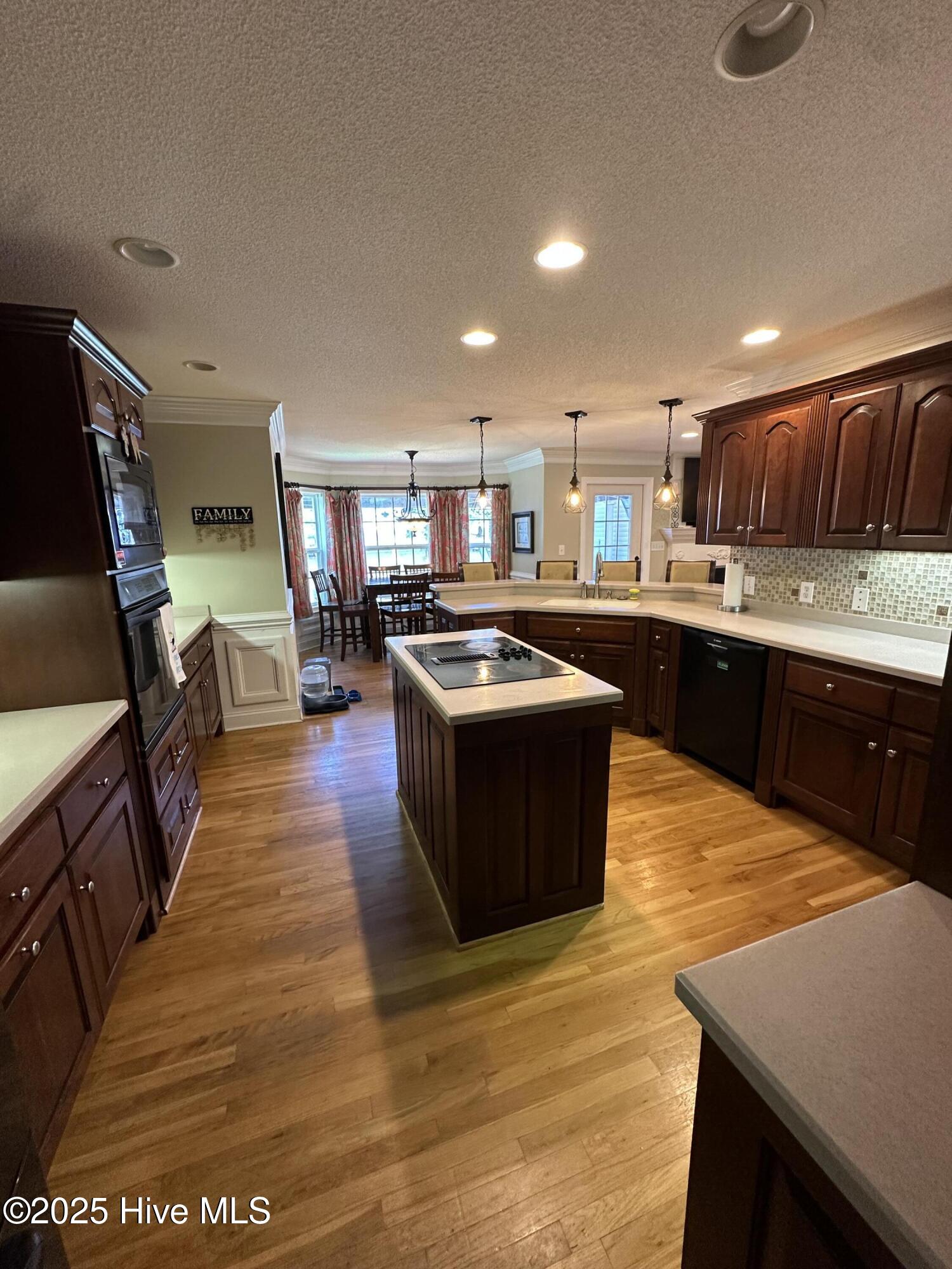 100514130 | Photo 31