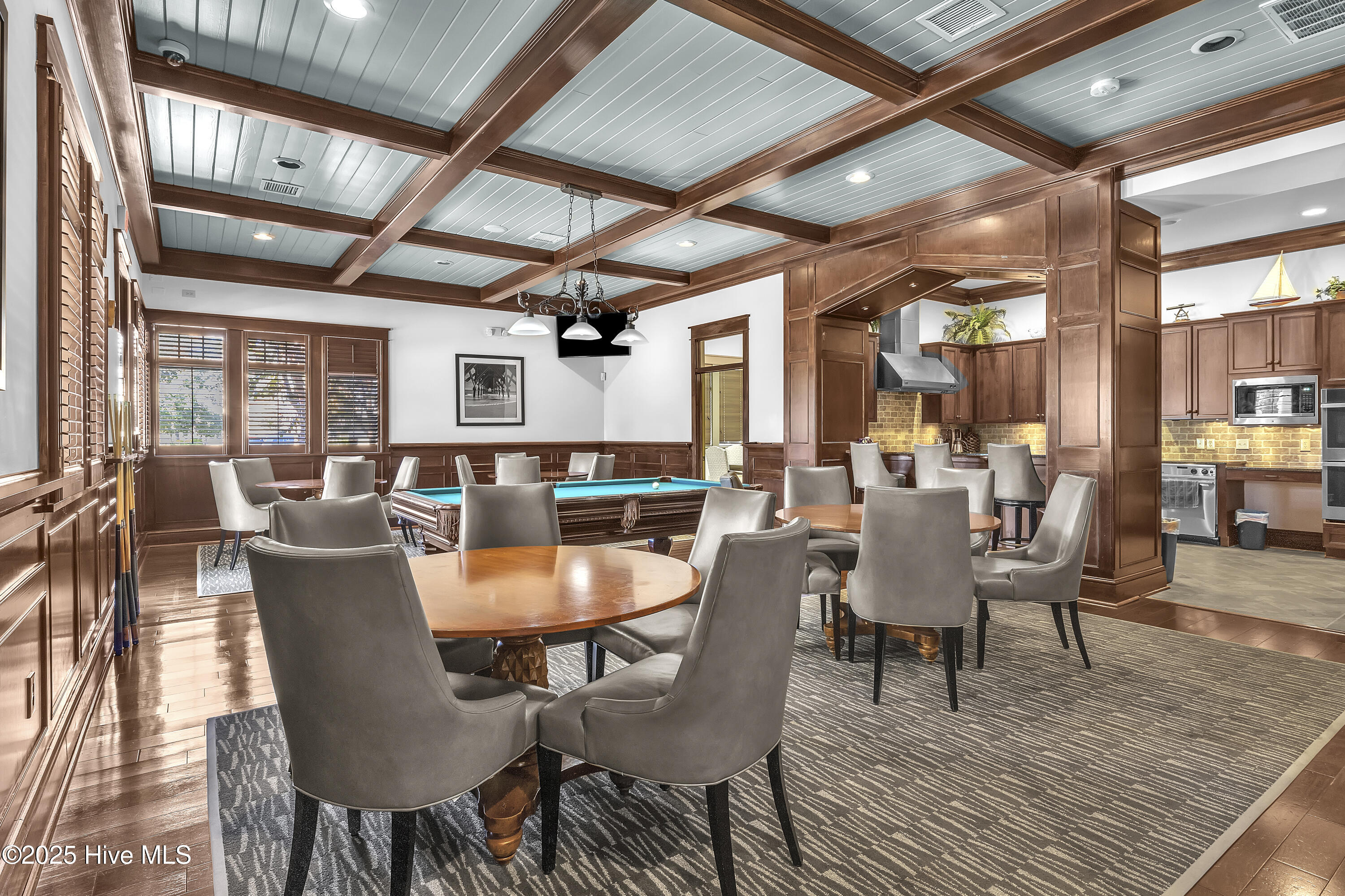 100541571 | Photo 31