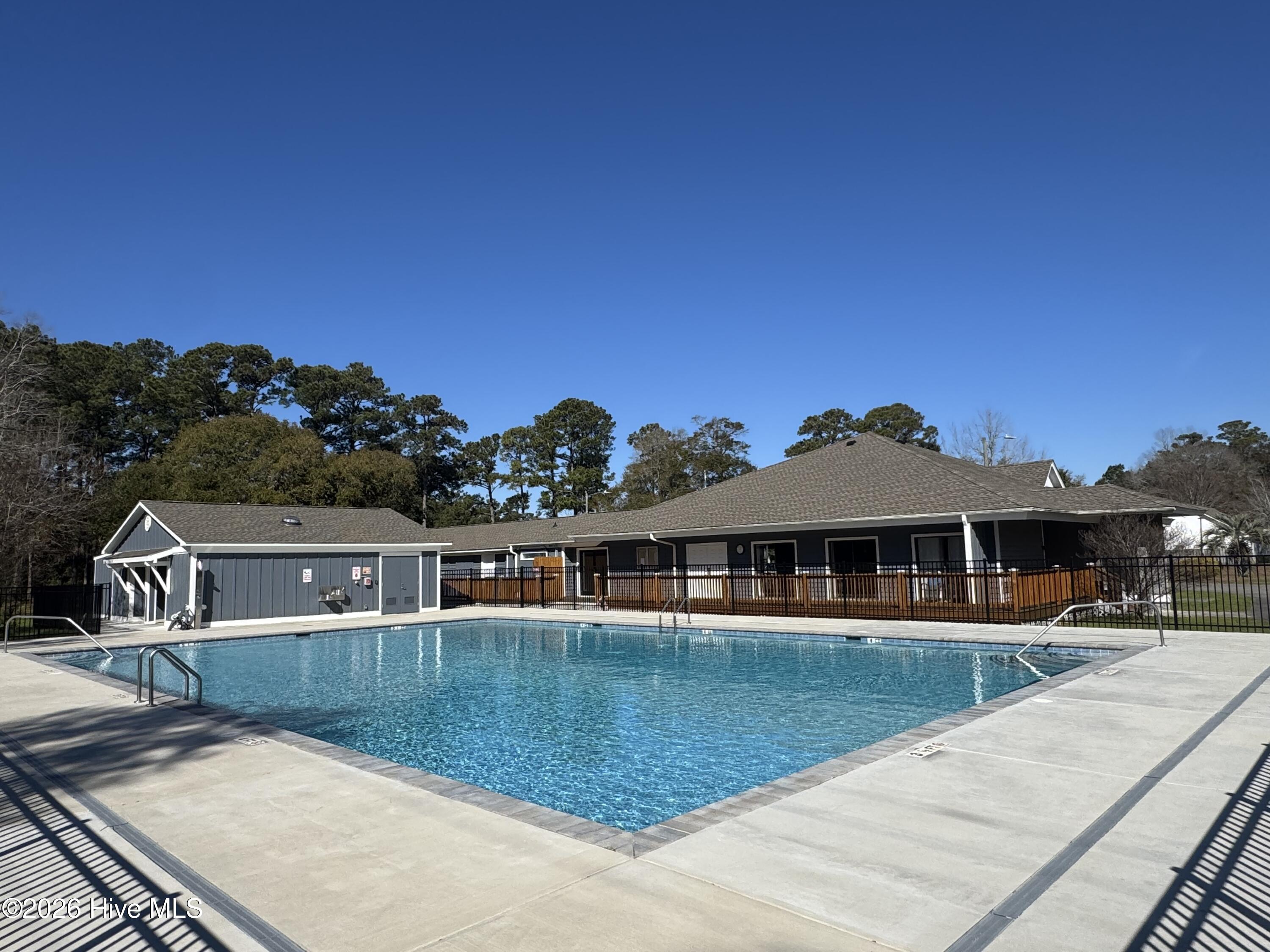 100555856 | Photo 41