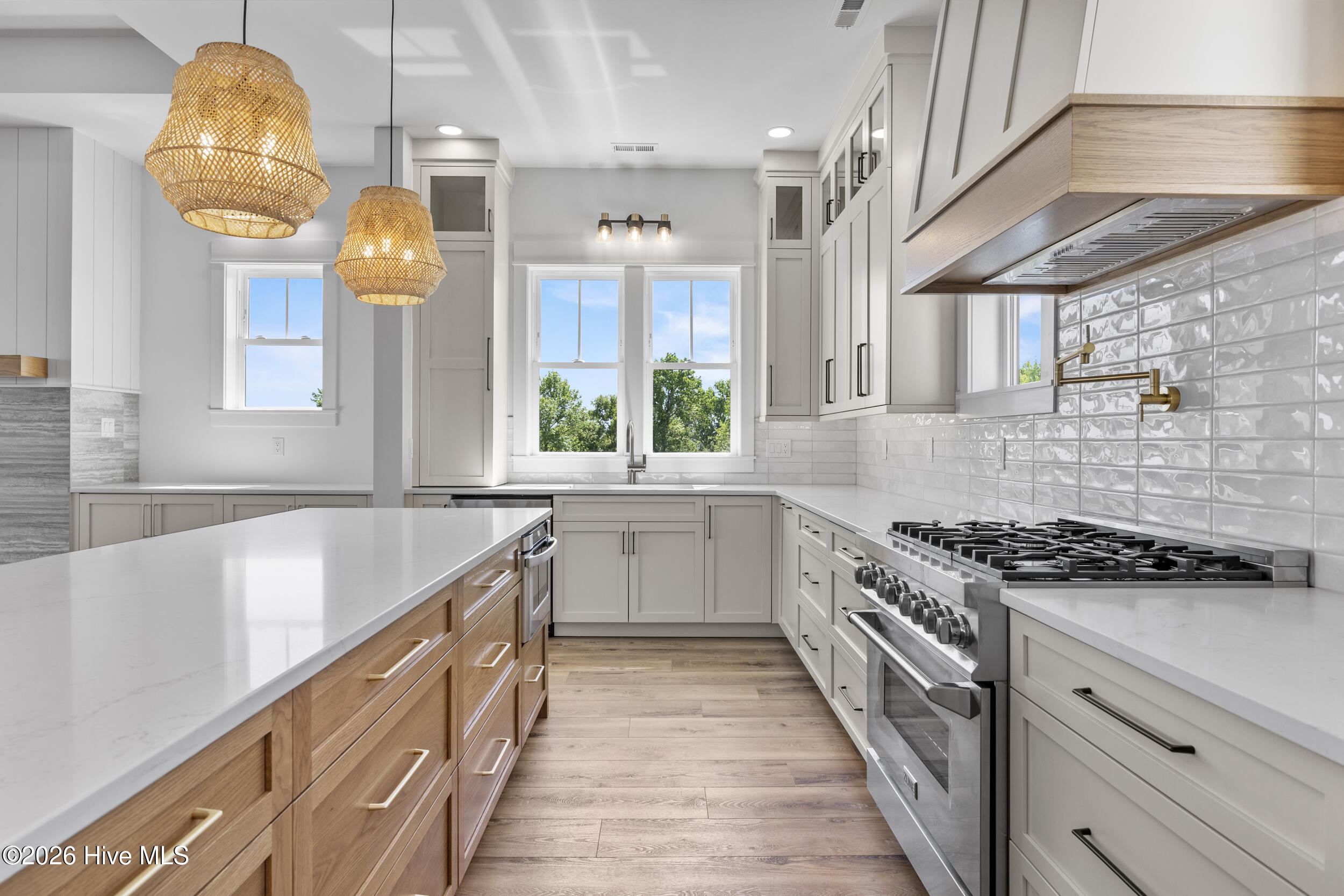 100567625 | Photo 38