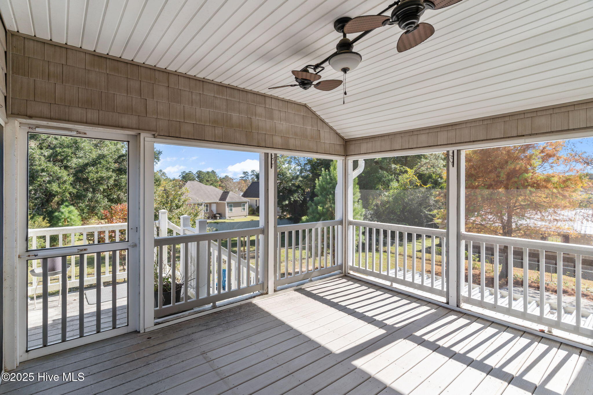 100540353 | Photo 36