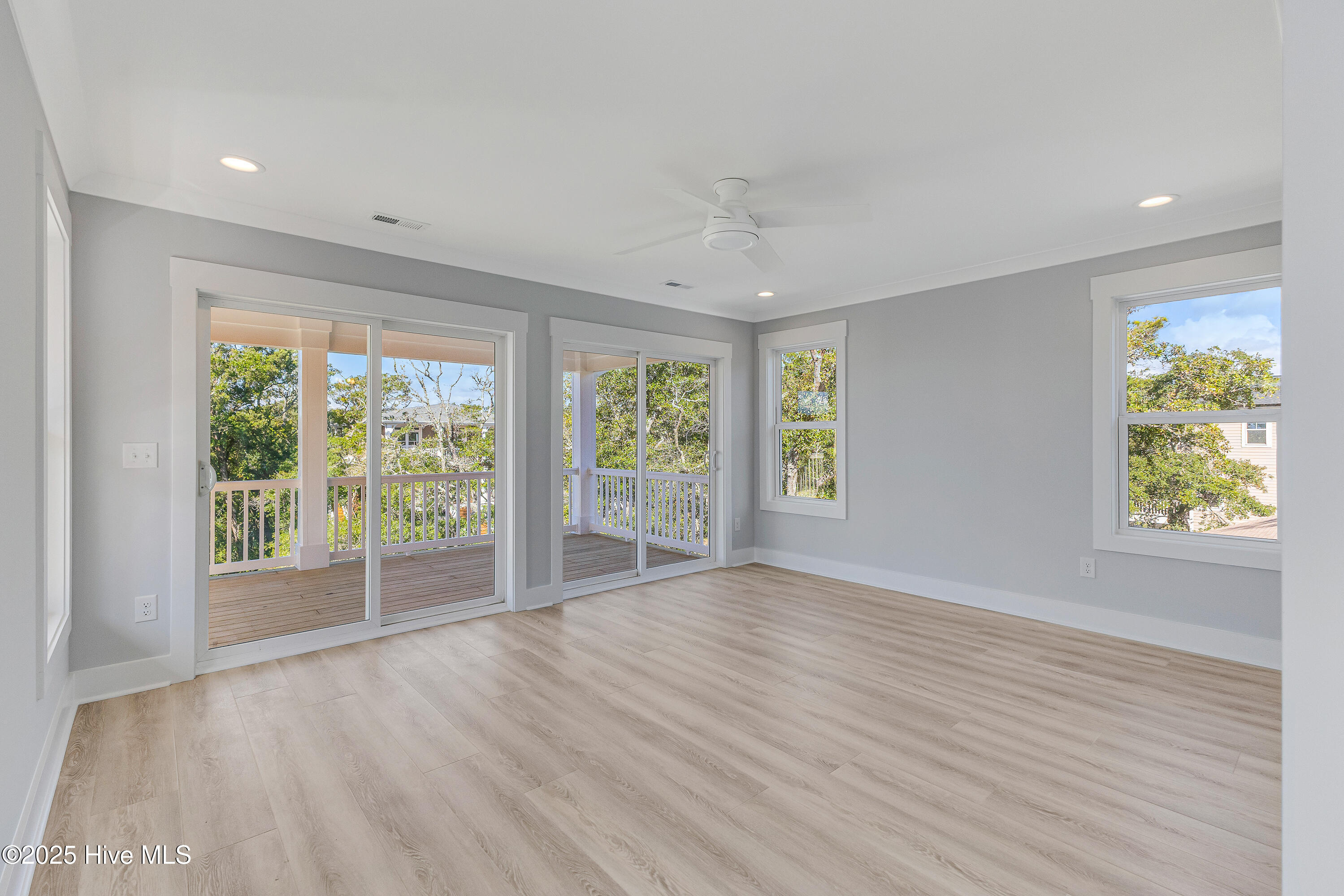 100535613 | Photo 38