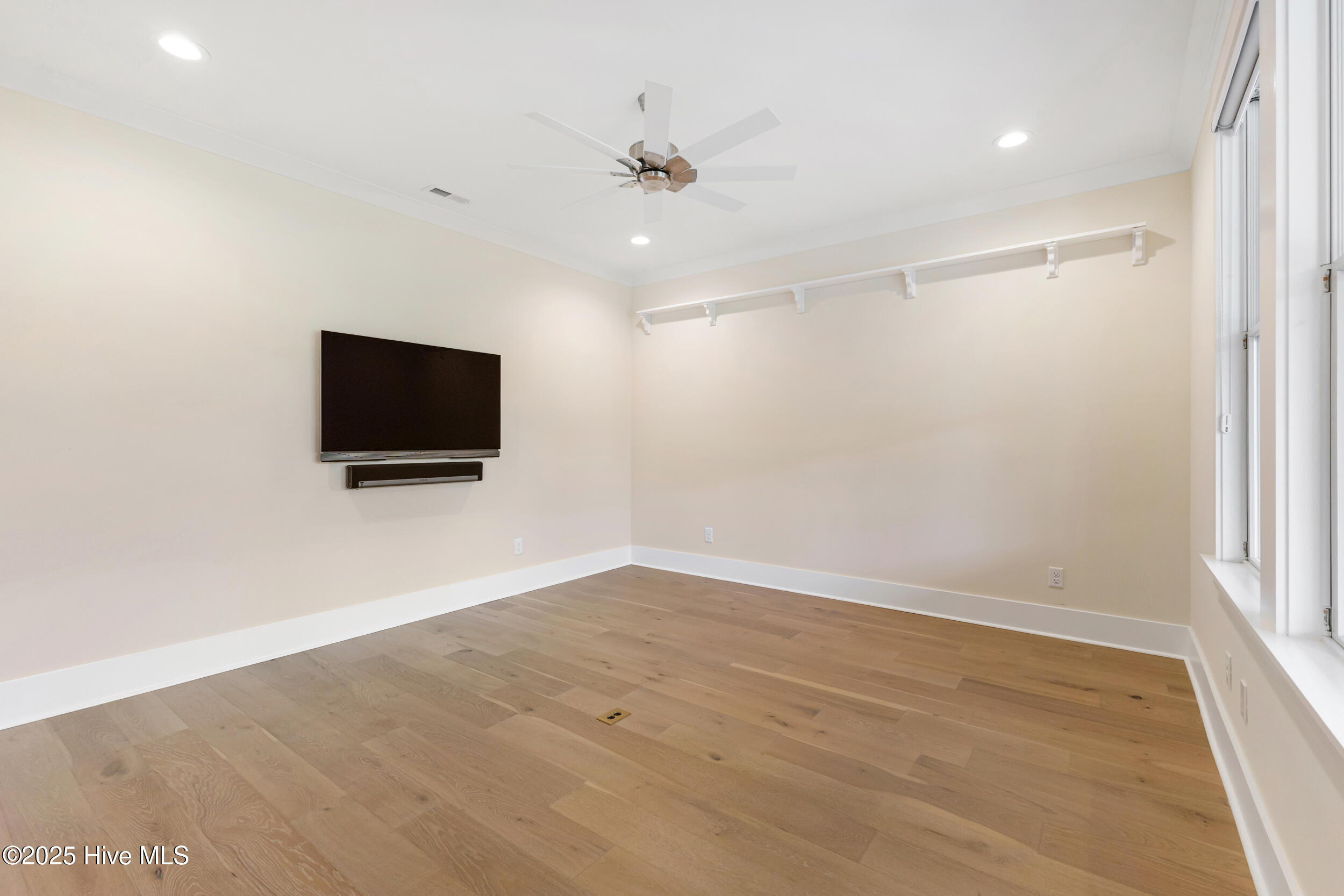 100535952 | Photo 60