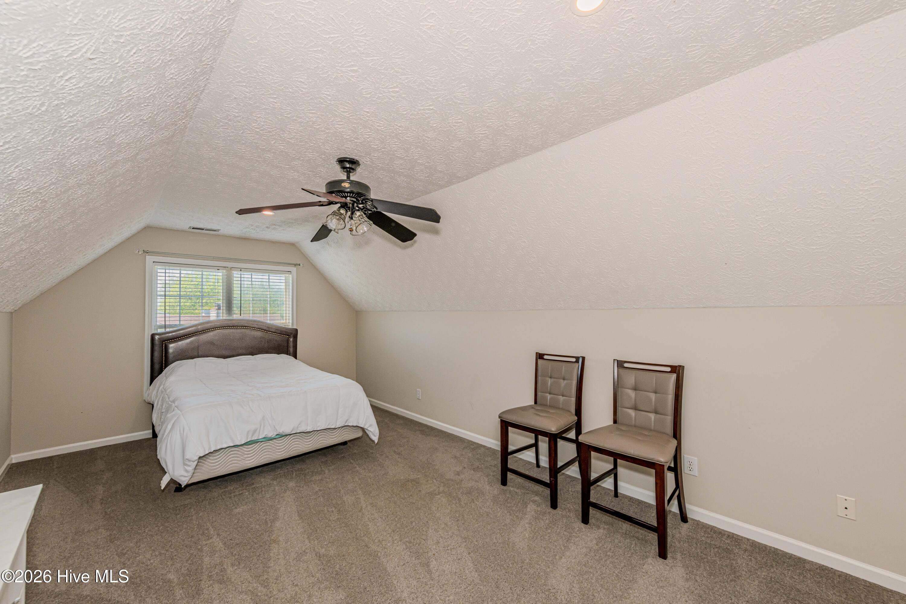 100569182 | Photo 44