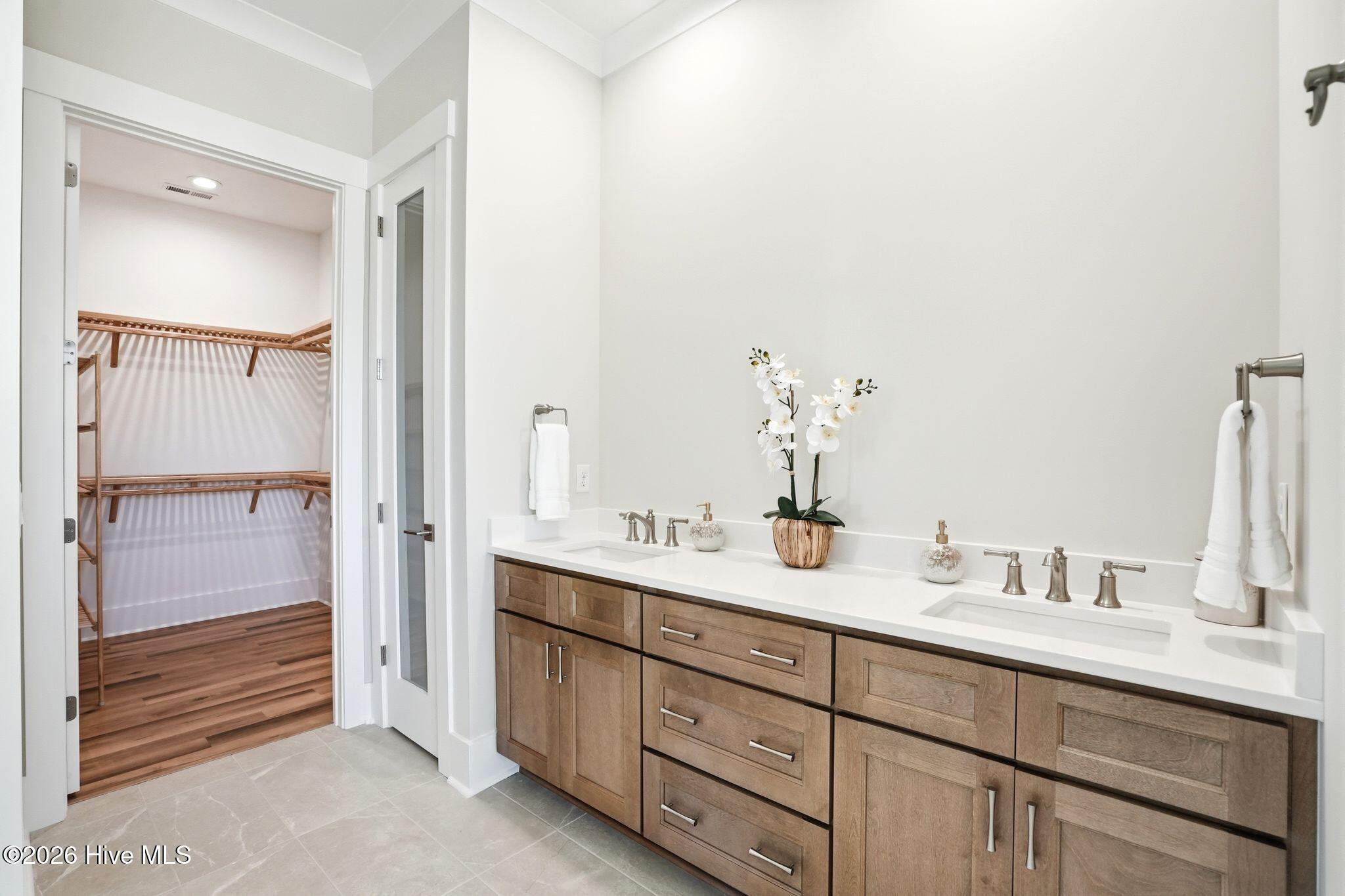 100537171 | Photo 55