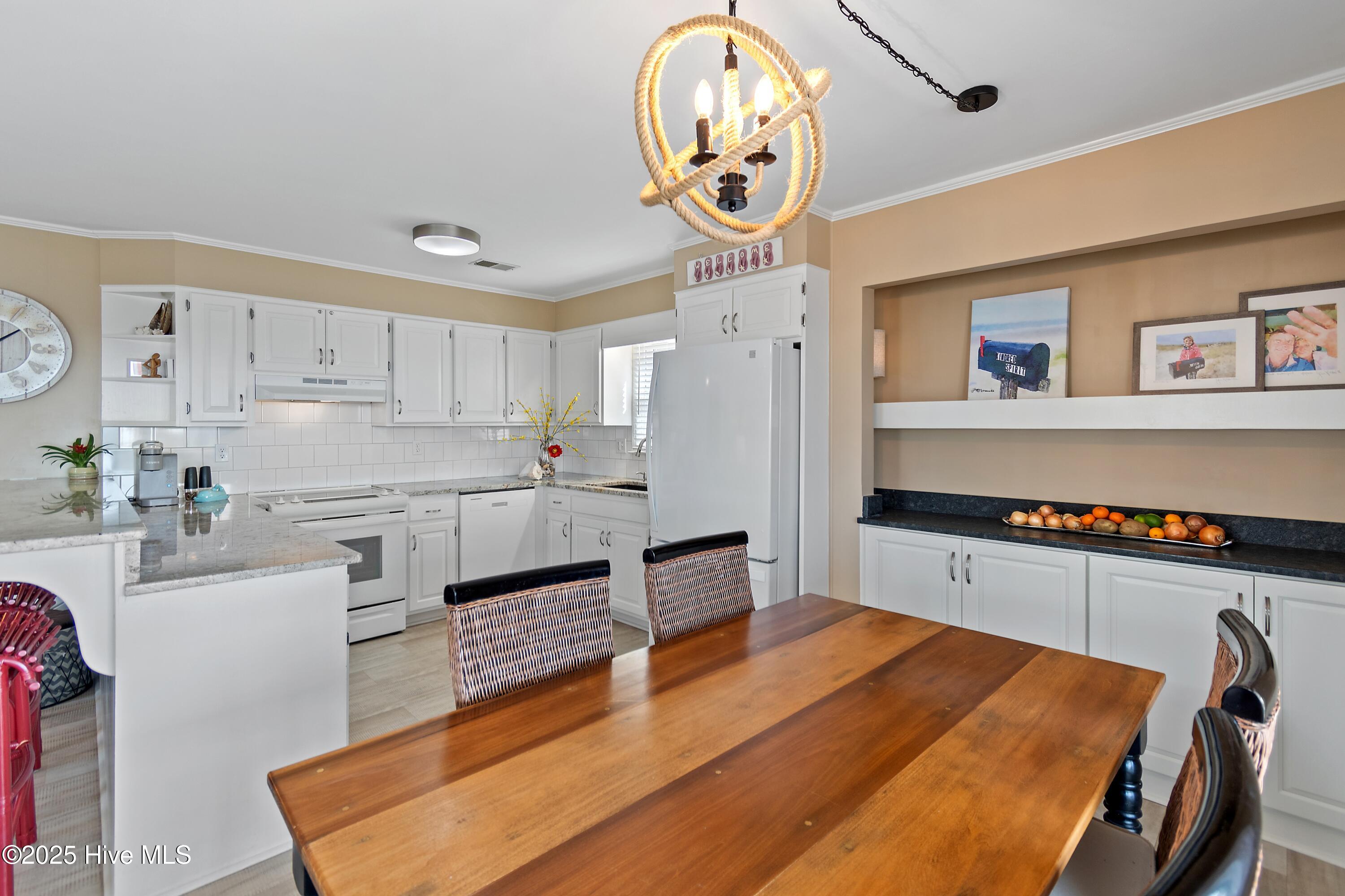 100520604 | Photo 23