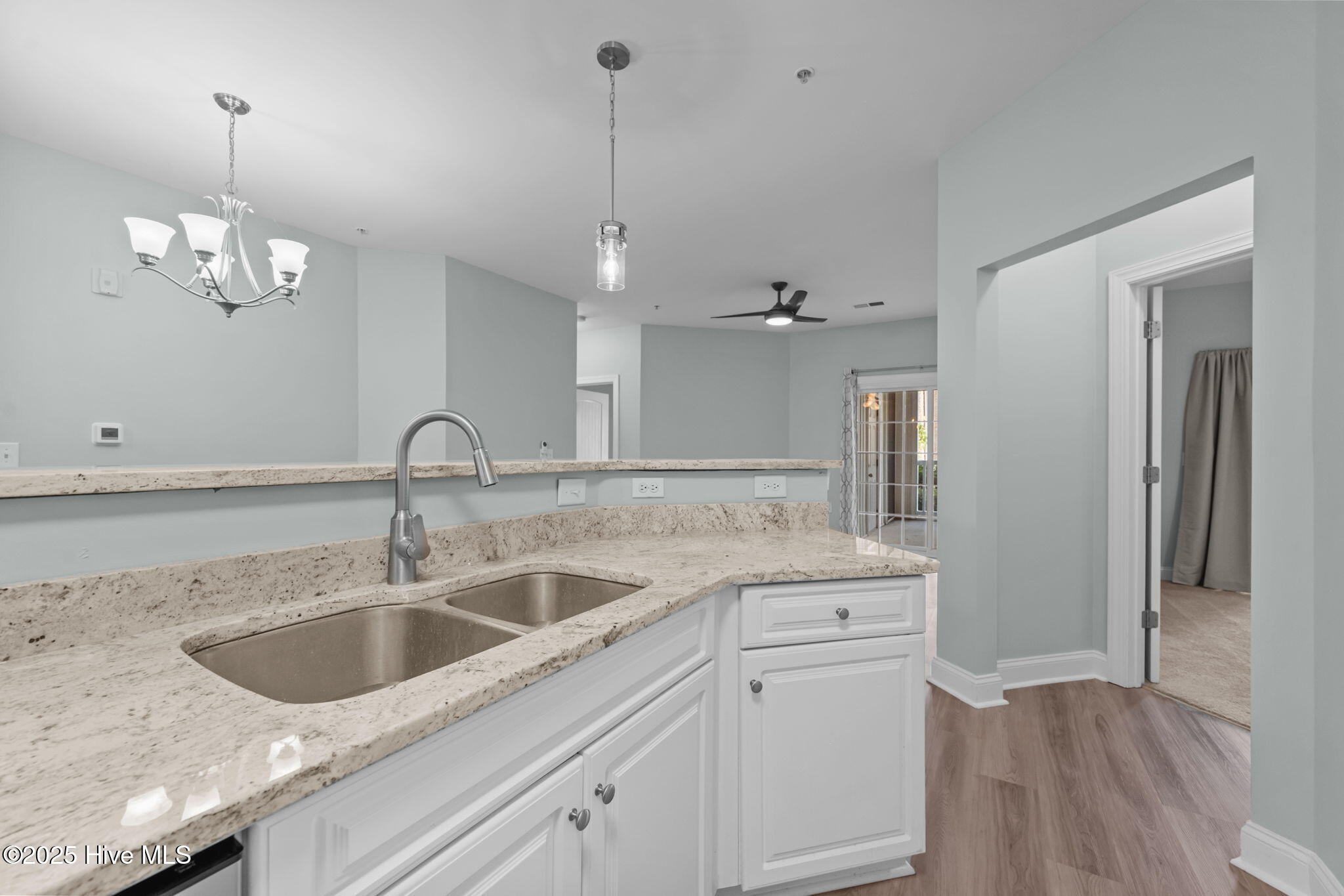 100506684 | Photo 11