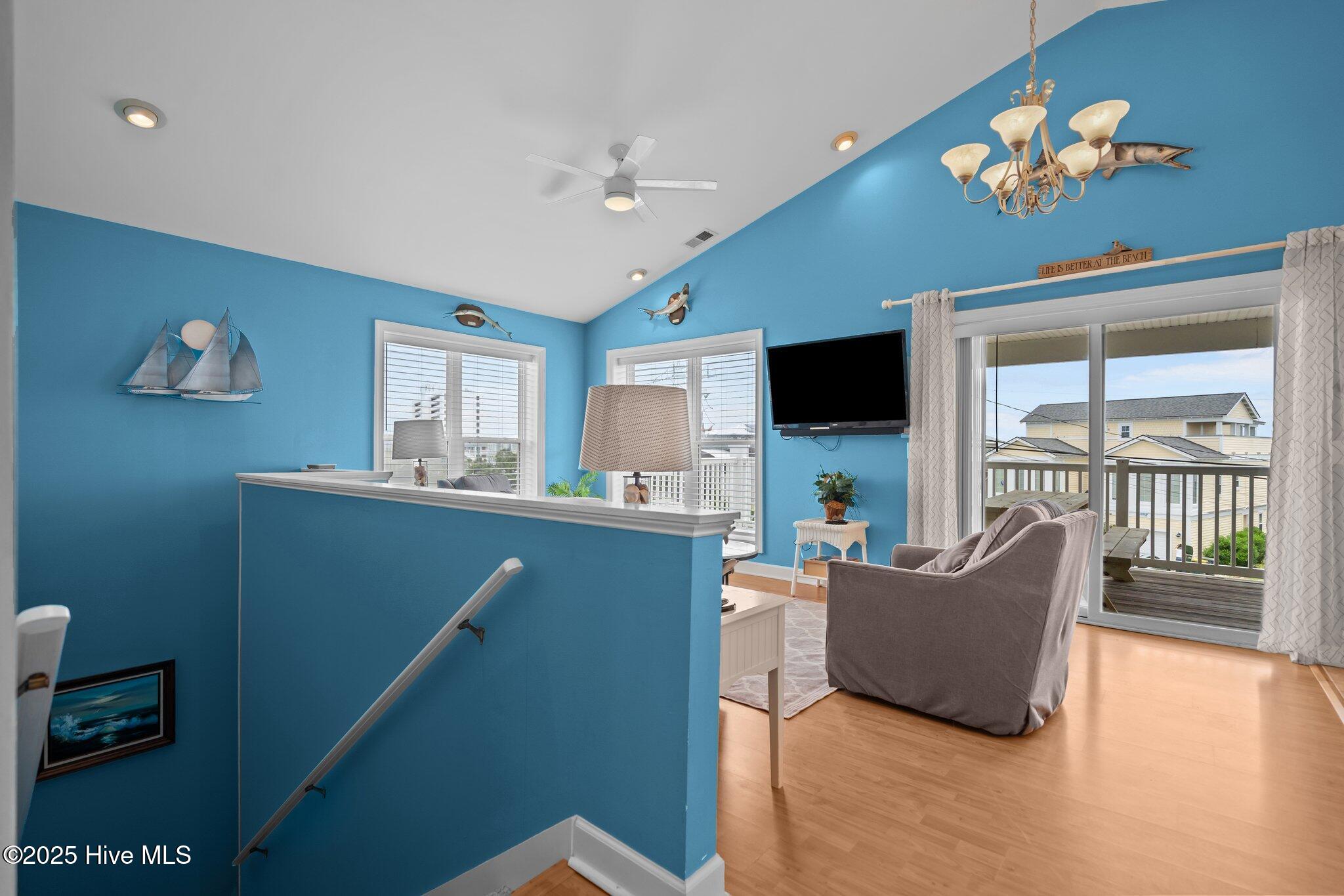 100517725 | Photo 19