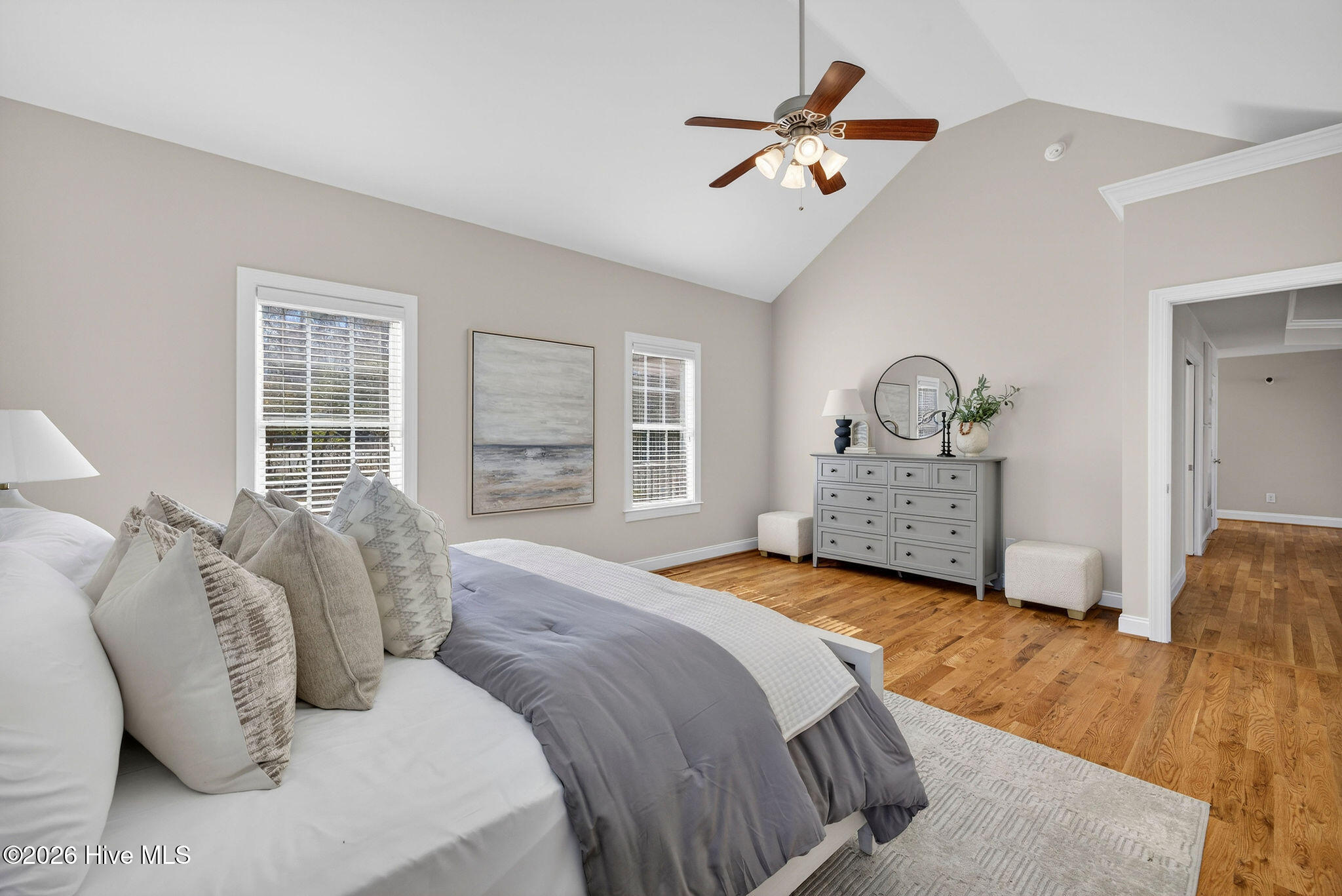 100554466 | Photo 38