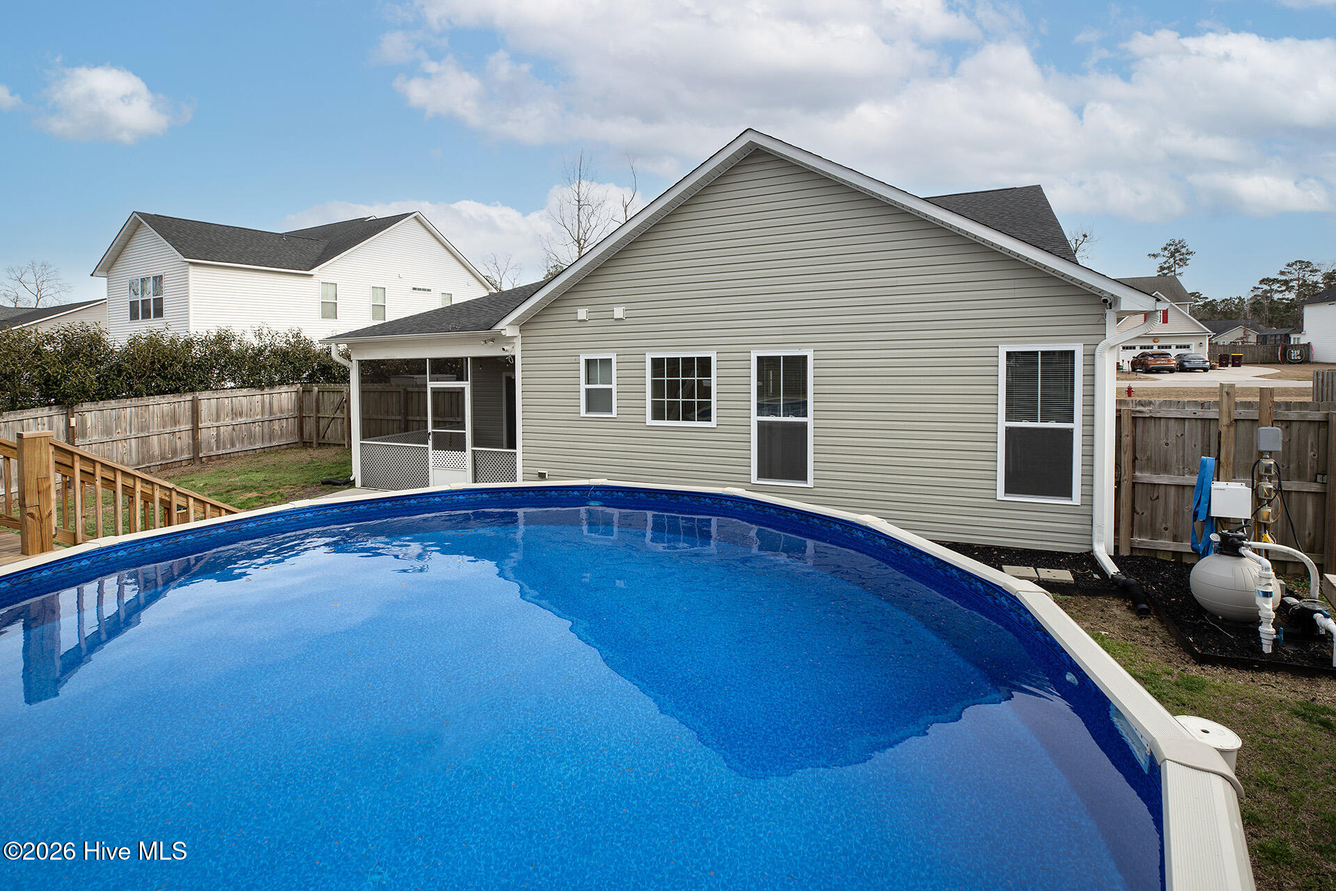 100550596 | Photo 47