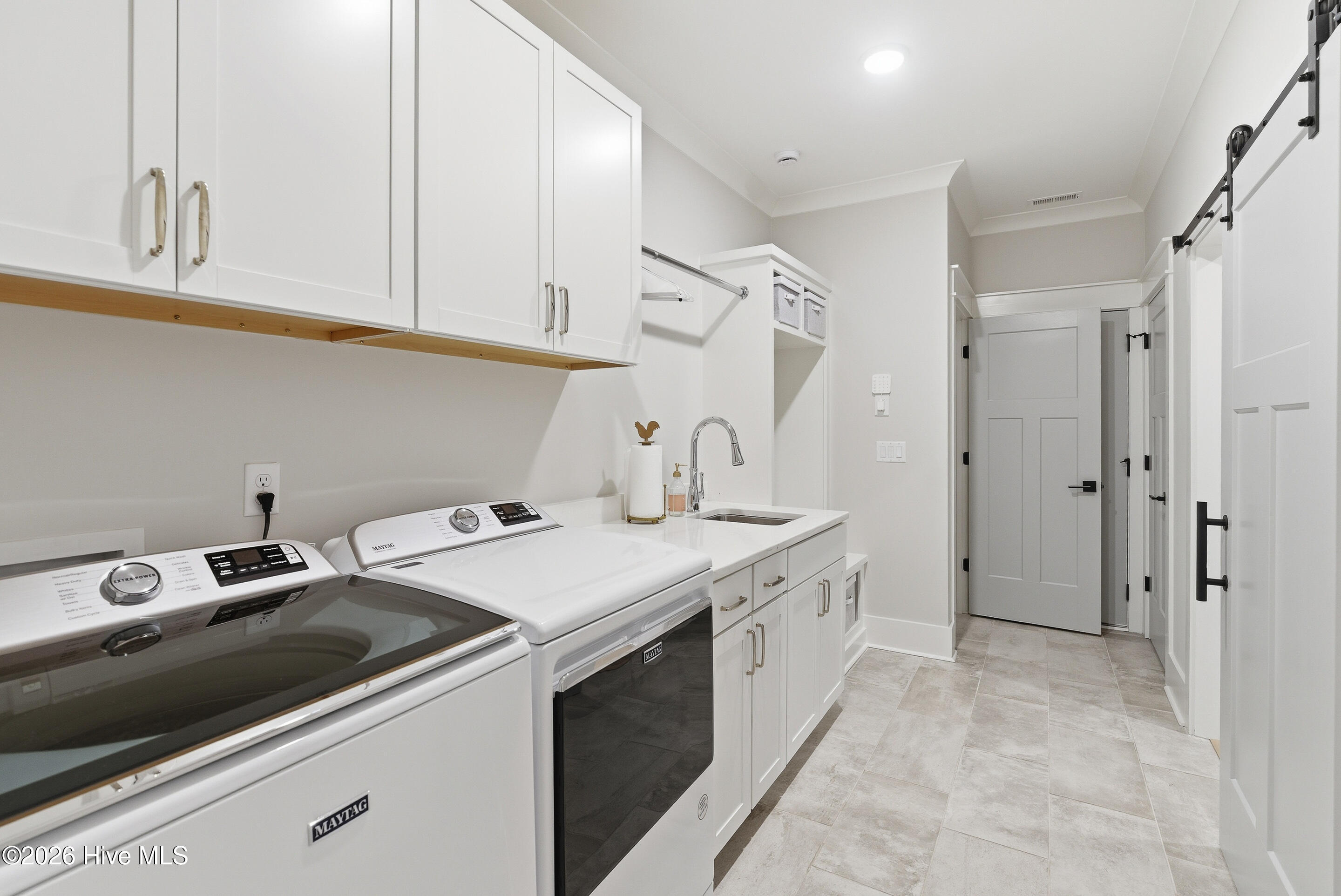 100562941 | Photo 45