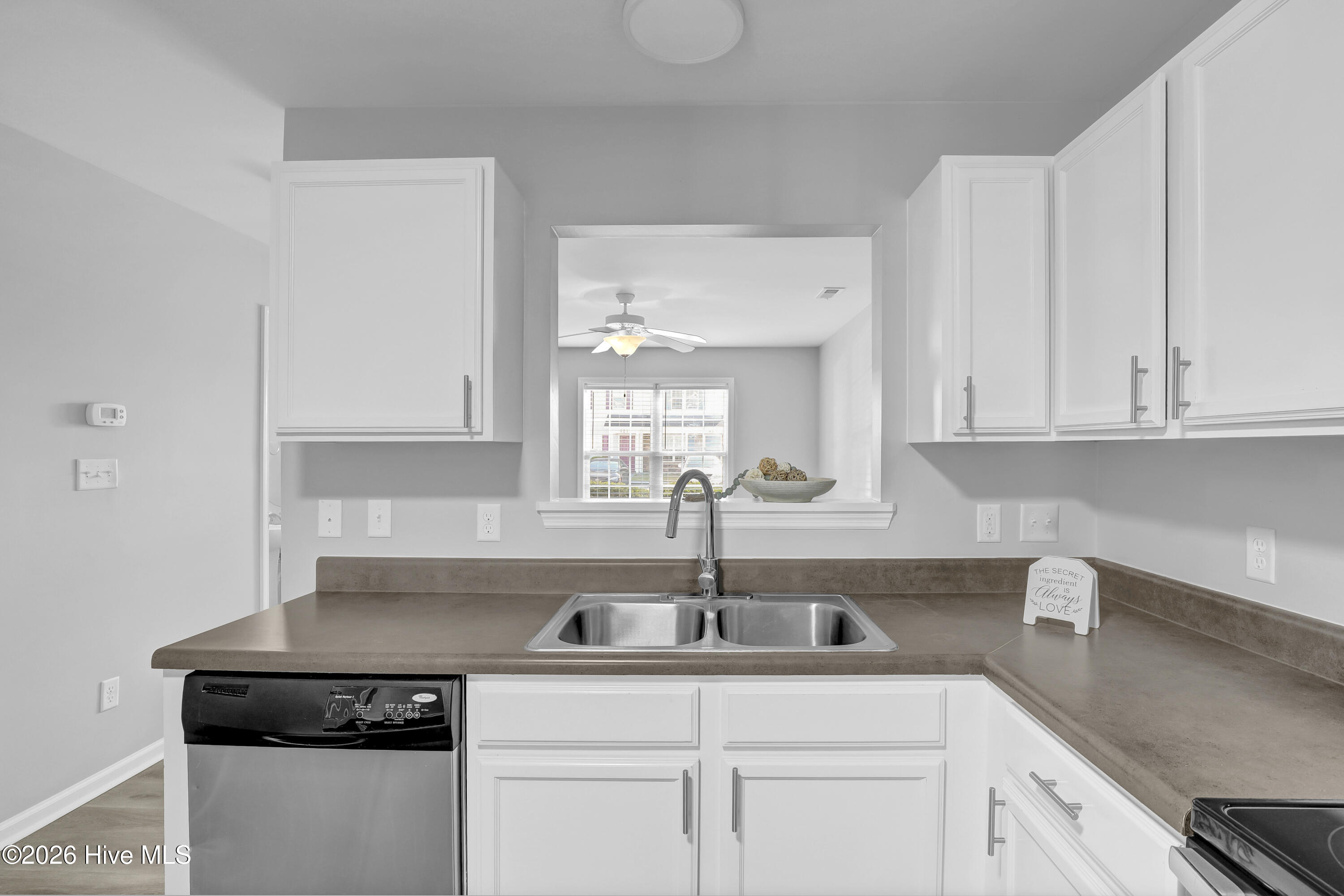 100570174 | Photo 11