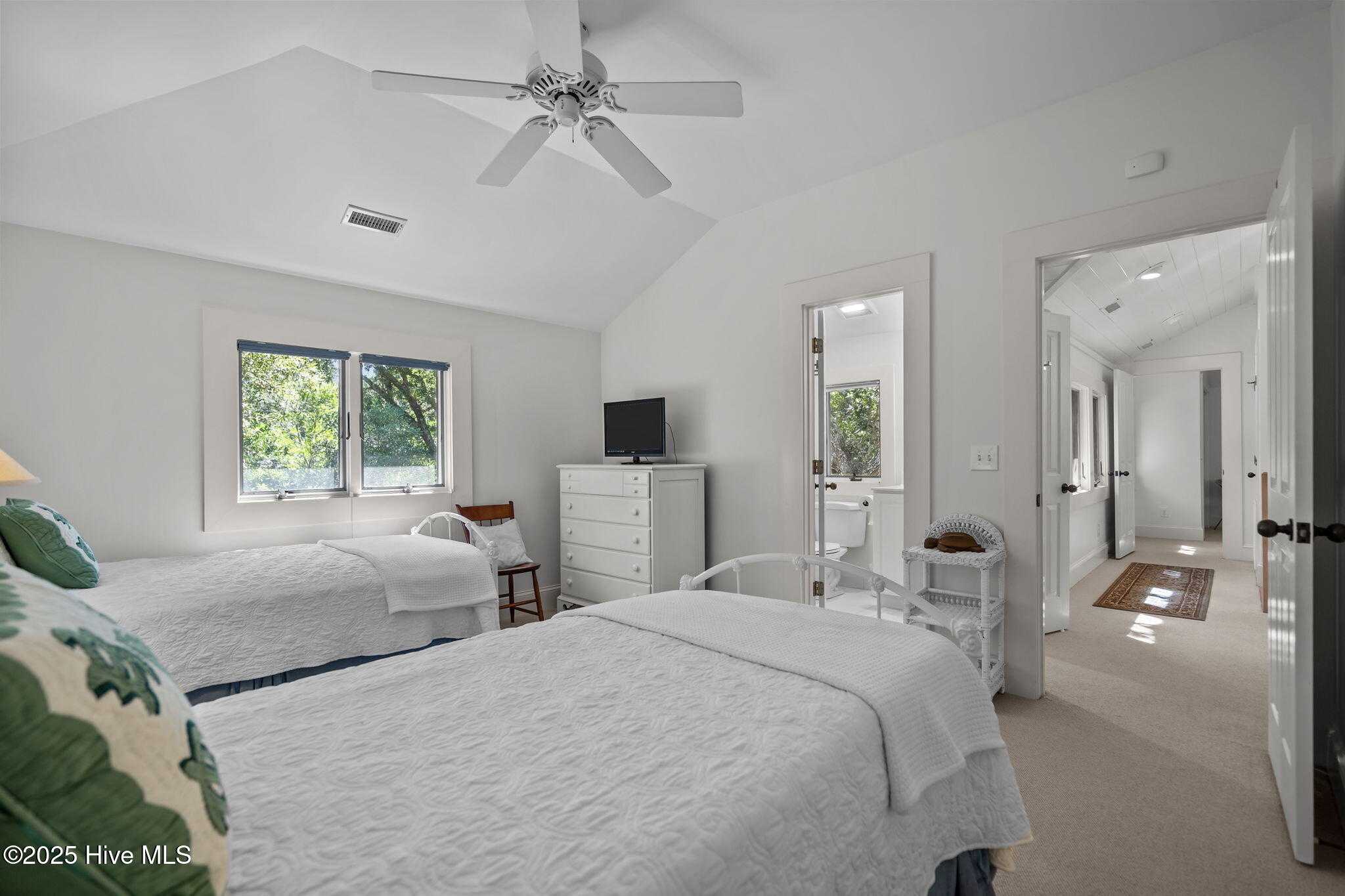 100501952 | Photo 46