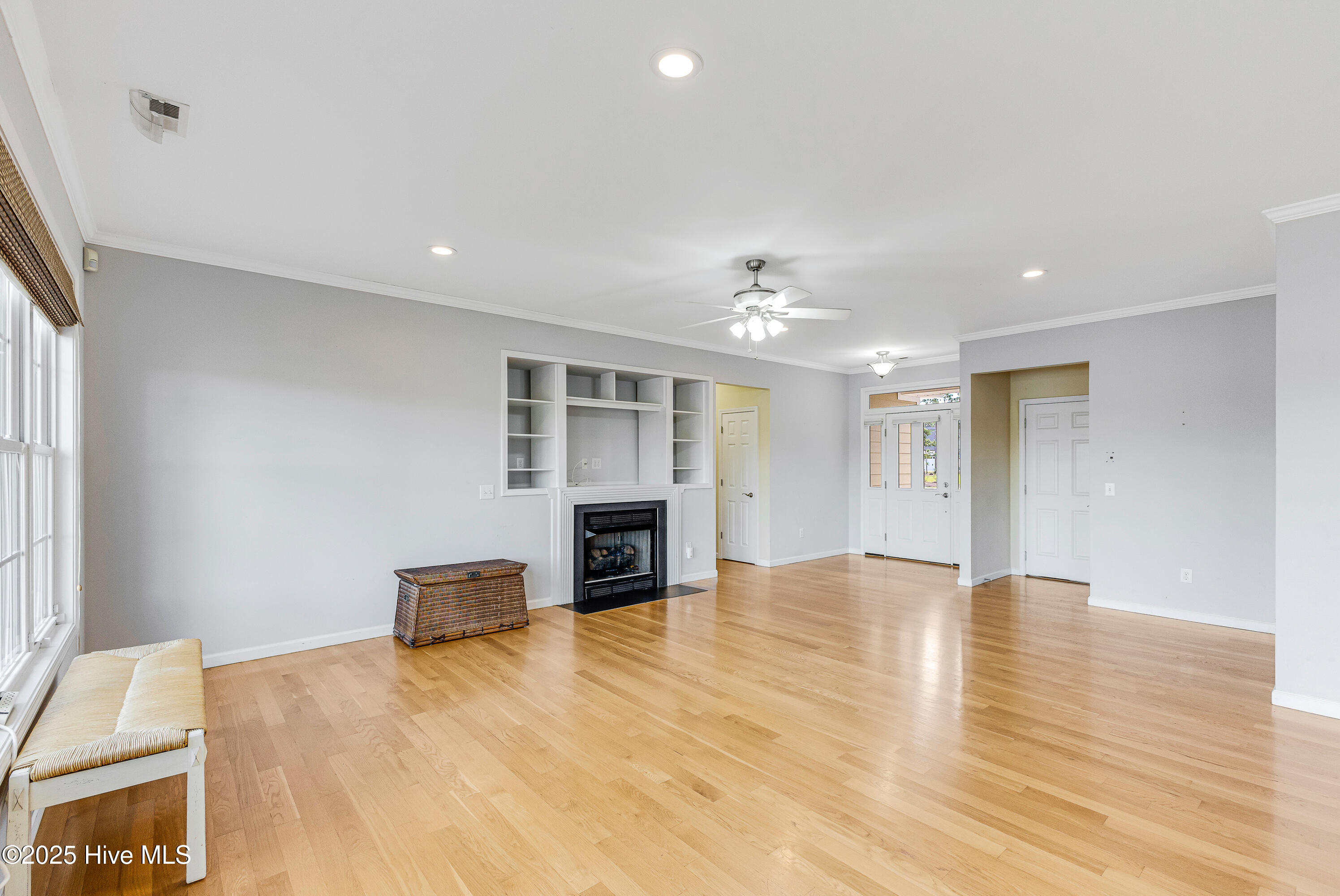 100535789 | Photo 11