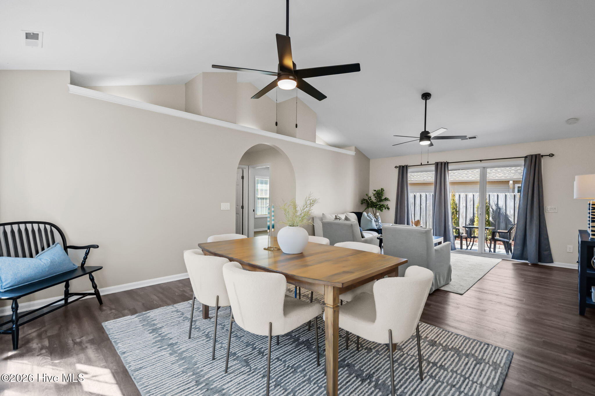 100556215 | Photo 25