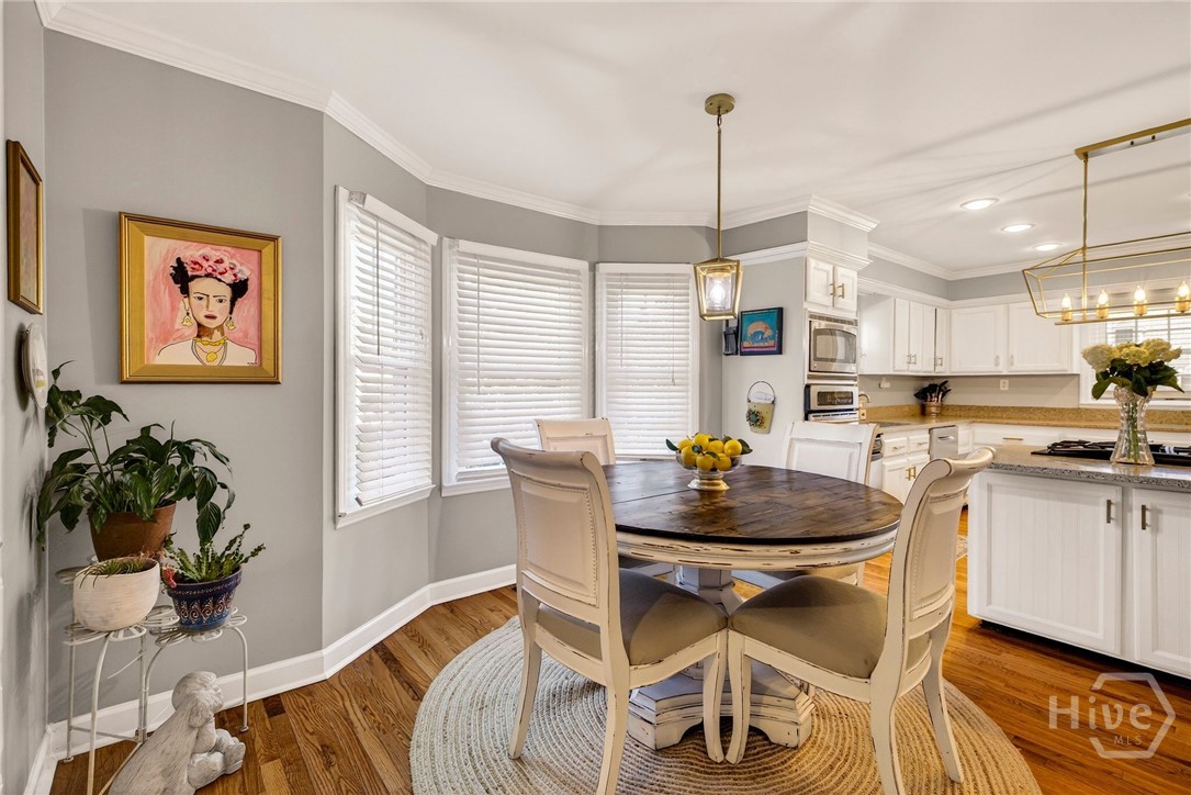 breakfast room