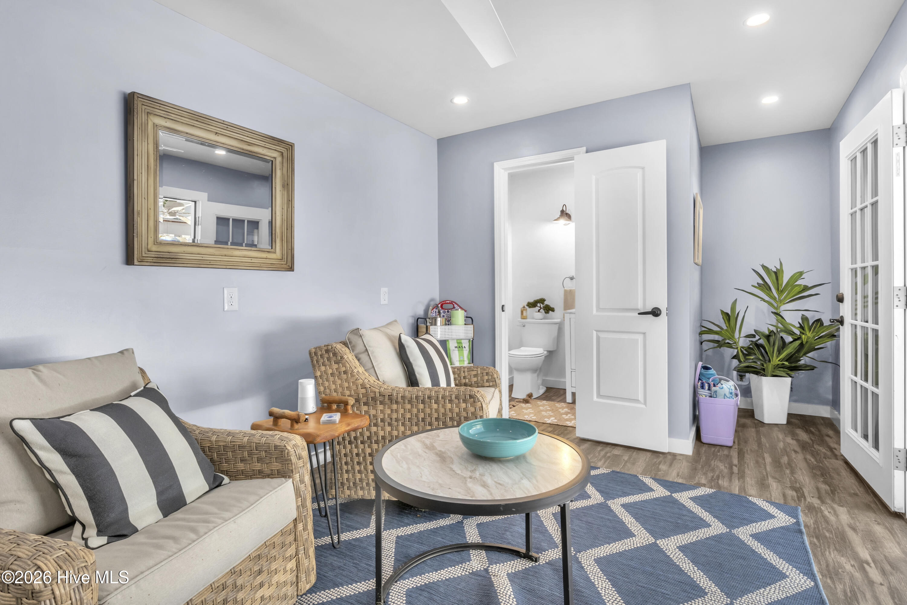 100564665 | Photo 49