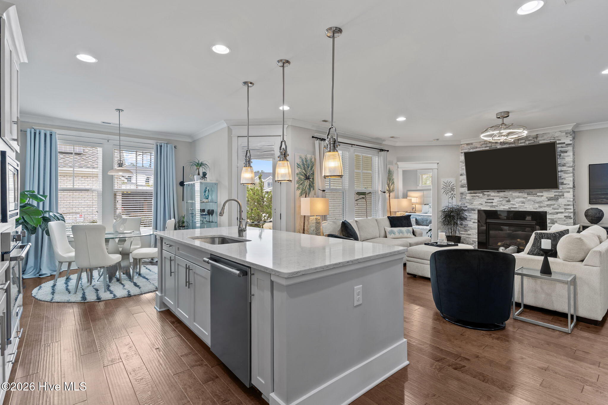 100559704 | Photo 13