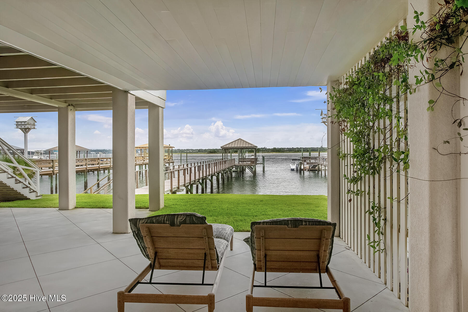 100528983 | Photo 48