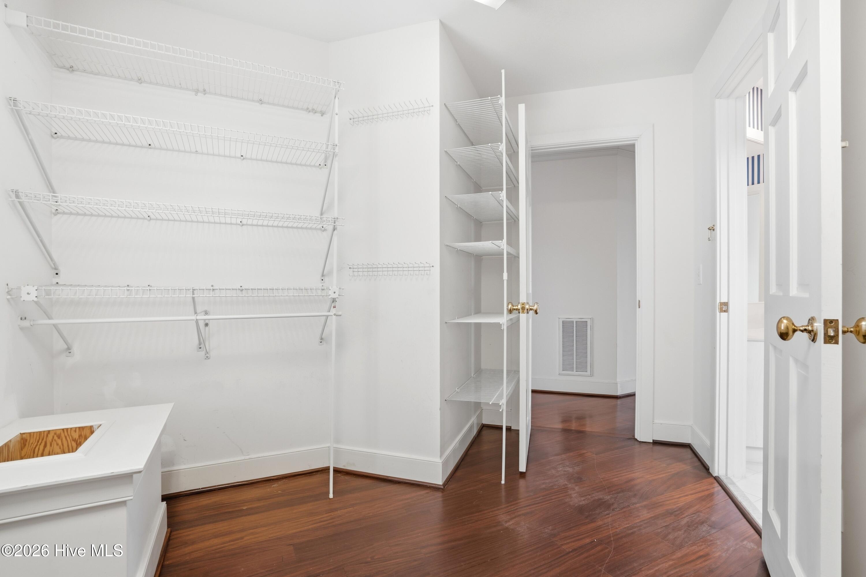 100556046 | Photo 73