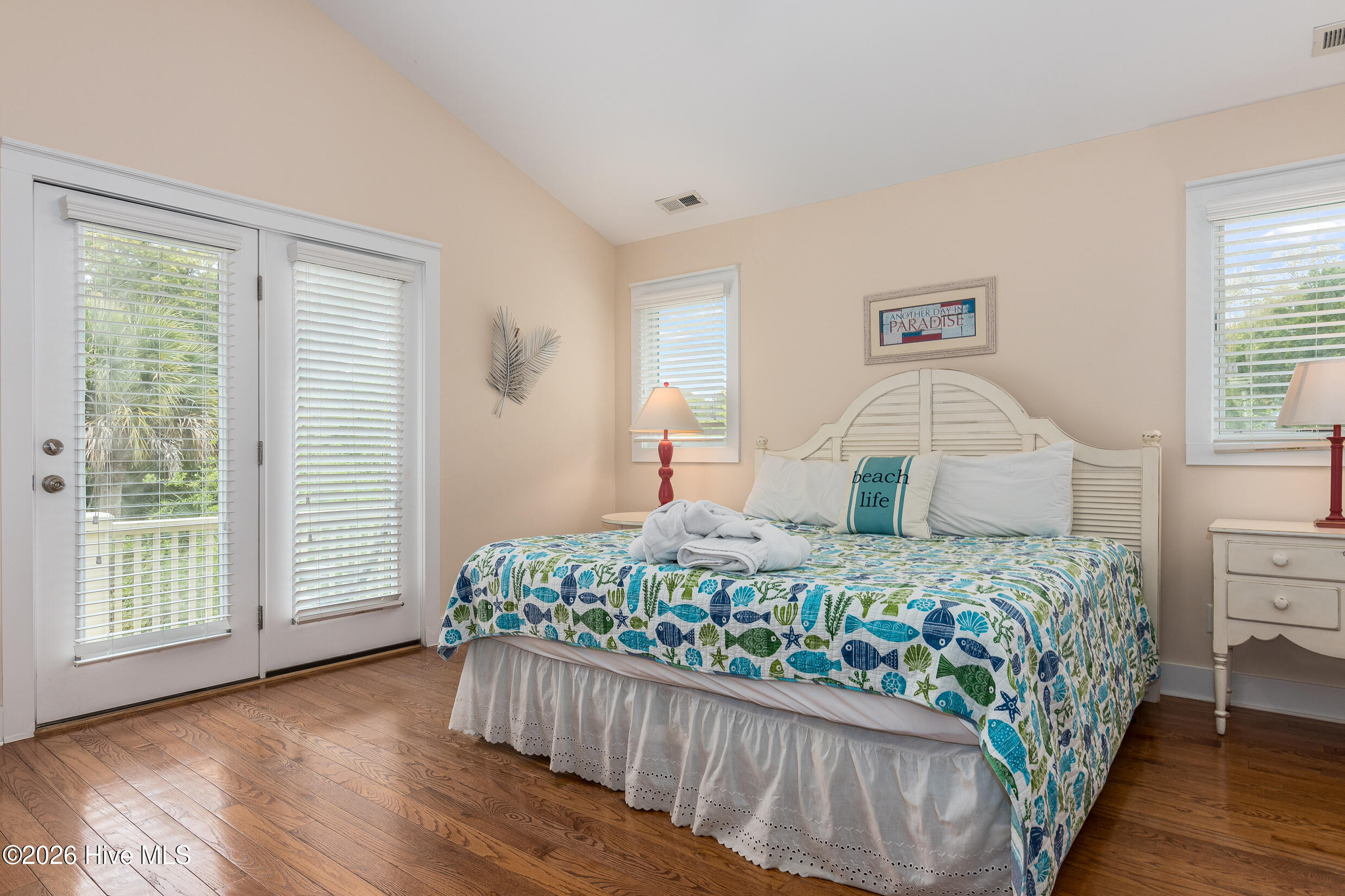 100570305 | Photo 27